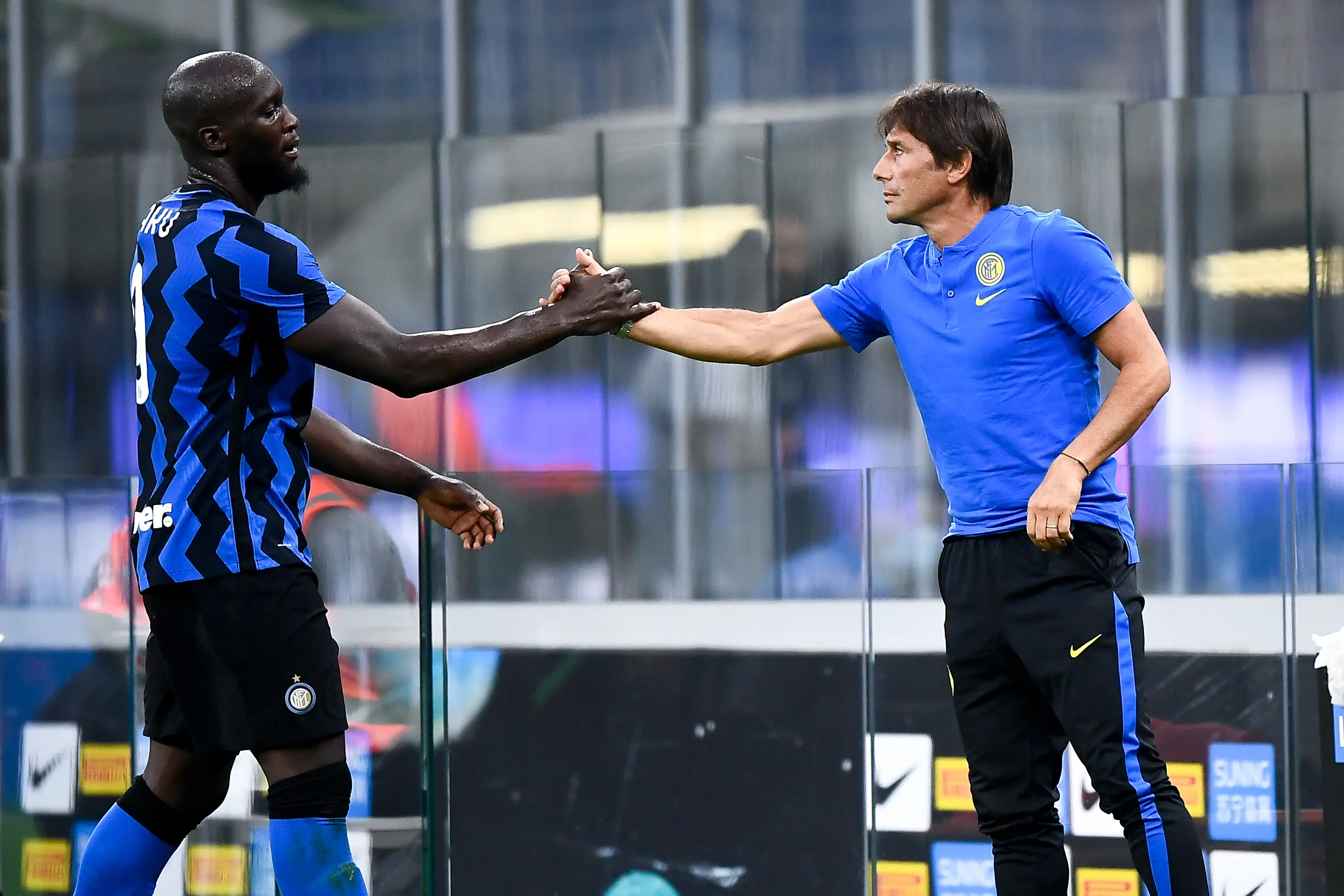Romelu Lukaku and Antonio Conte share a warm embrace after a Inter Milan. Image: Getty