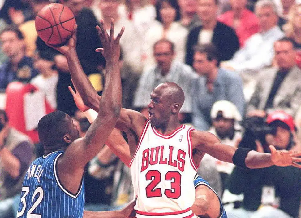 Michael Jordan and Shaquille O'Neal during an NBA fixture between Chicago Bulls and Orlando Magic. Image: Getty 