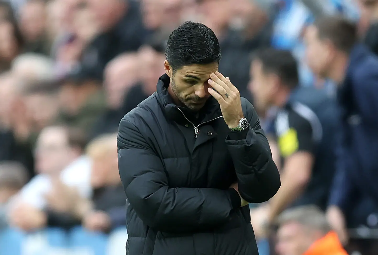 Mikel Arteta cuts a frustrated figure during Newcastle United vs. Arsenal. Image: Getty 