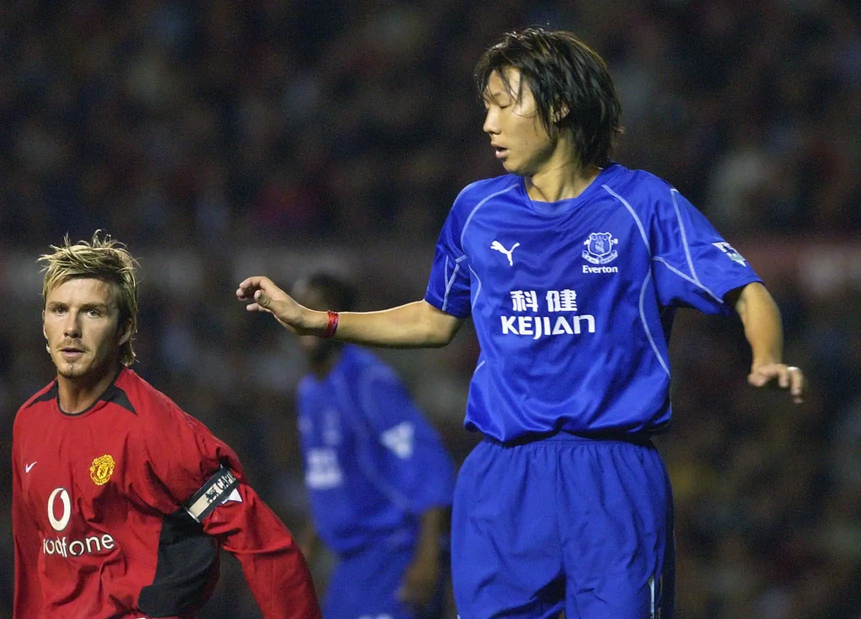 Li Tie battles with David Beckham while playing for Everton. Image: Getty