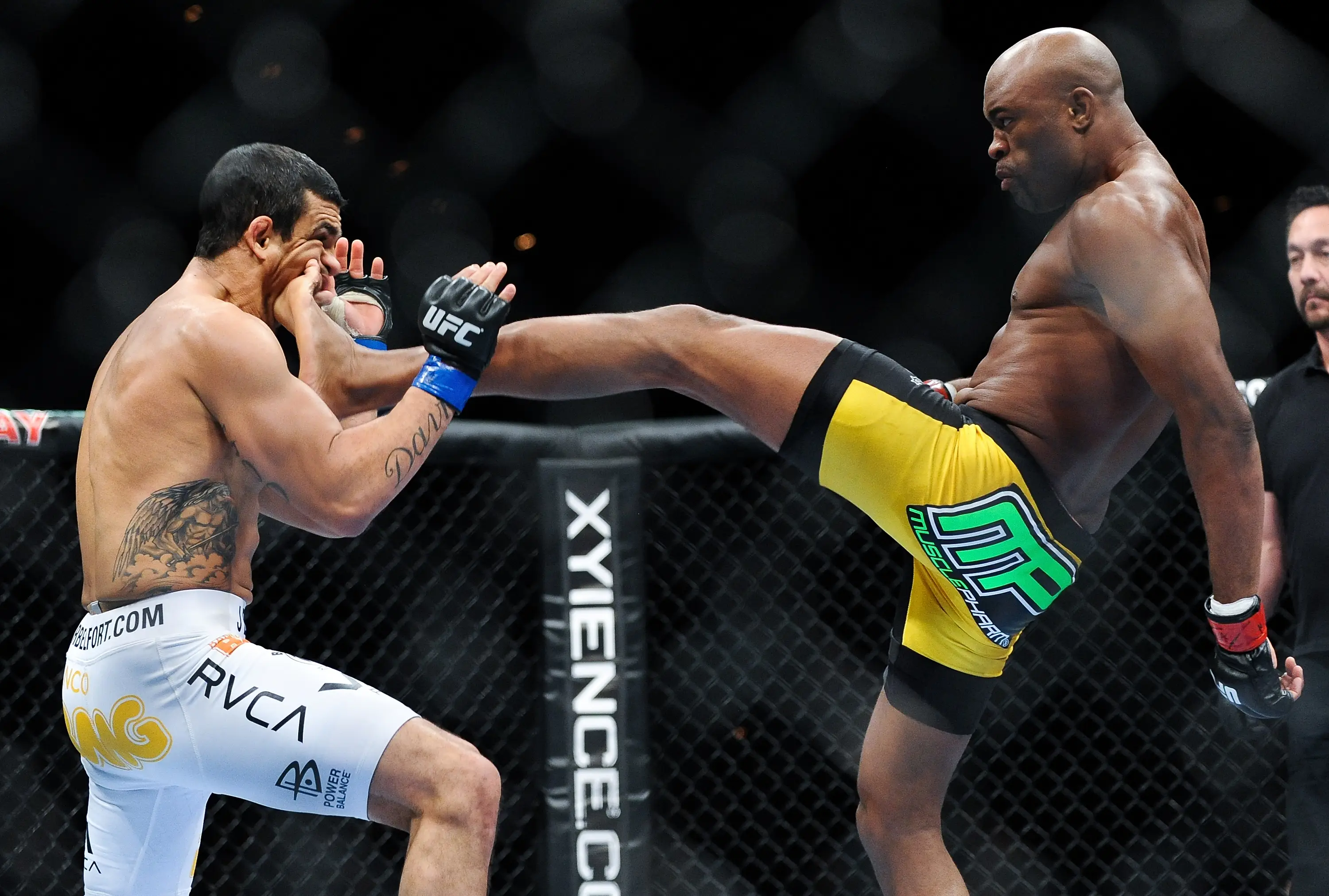 Anderson Silva beat Vitor Belfort with a front-kick KO. Image: Getty 
