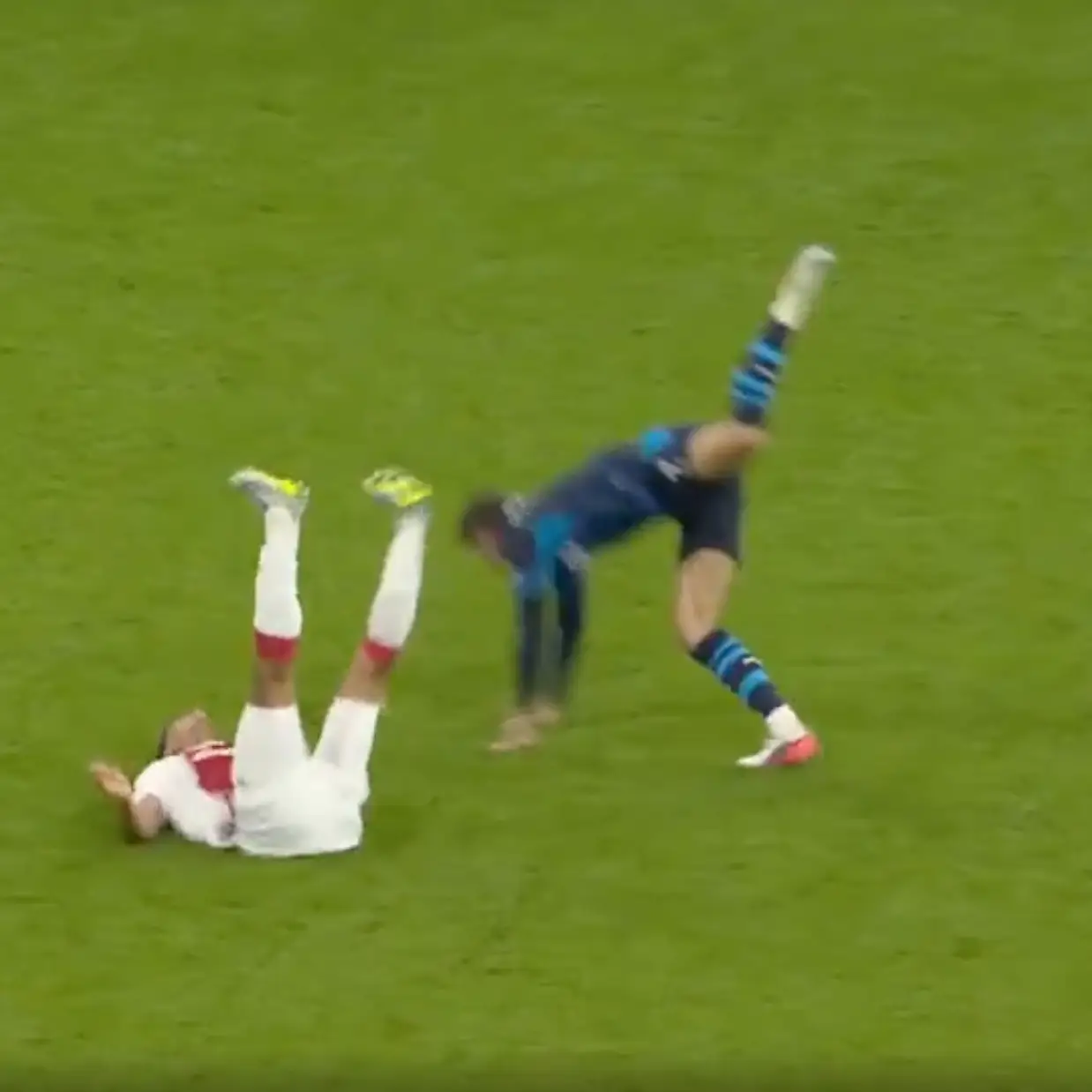 Aaron Bouwman was left in a heap by Ruben van Bommel. Image credit: ESPN NL