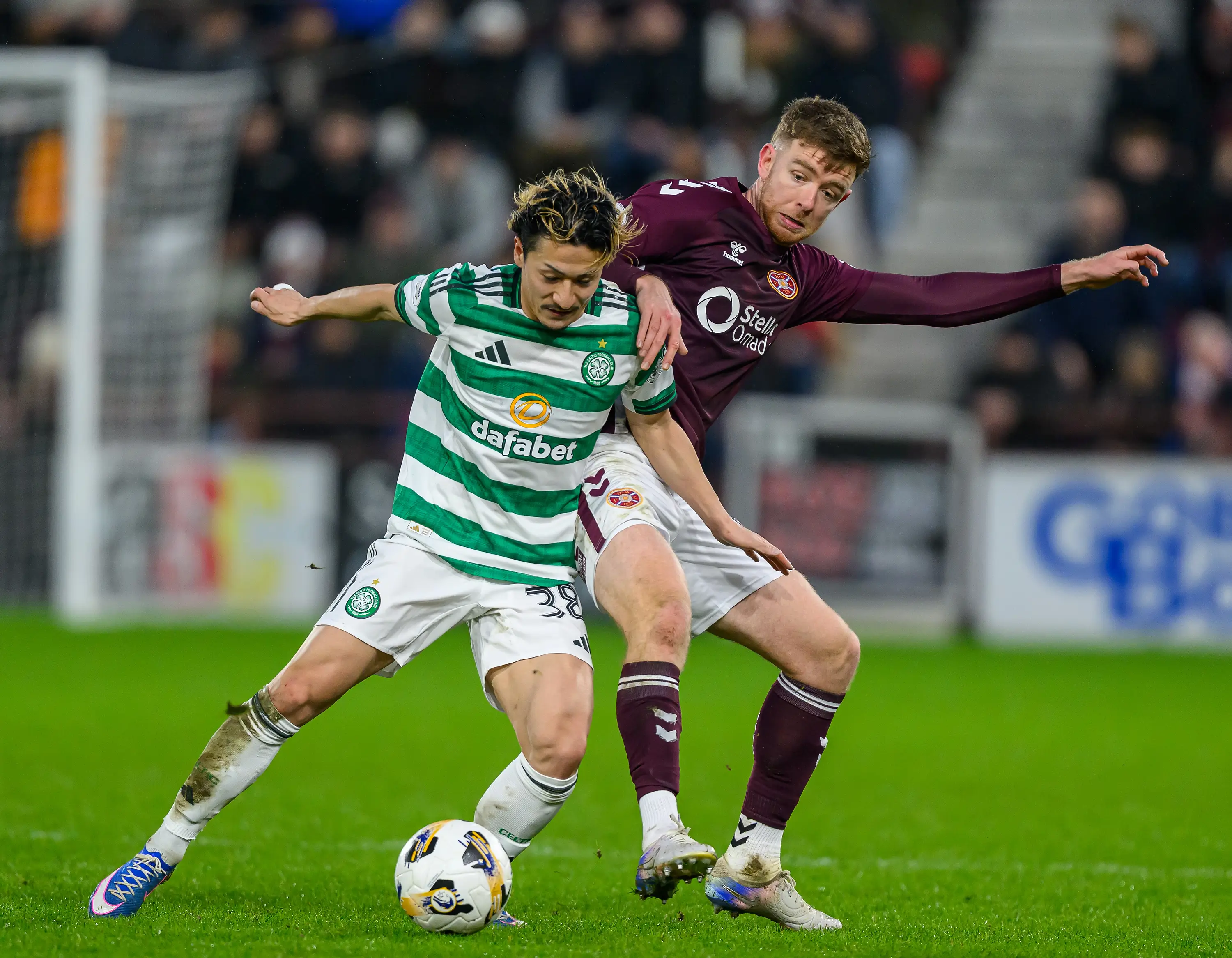  Daizen Maeda (L) of Celtic holds off Stuart Findlay of Hearts during the William Hill Premiership match between Heart of Midlothian and Celtic (Getty Images)