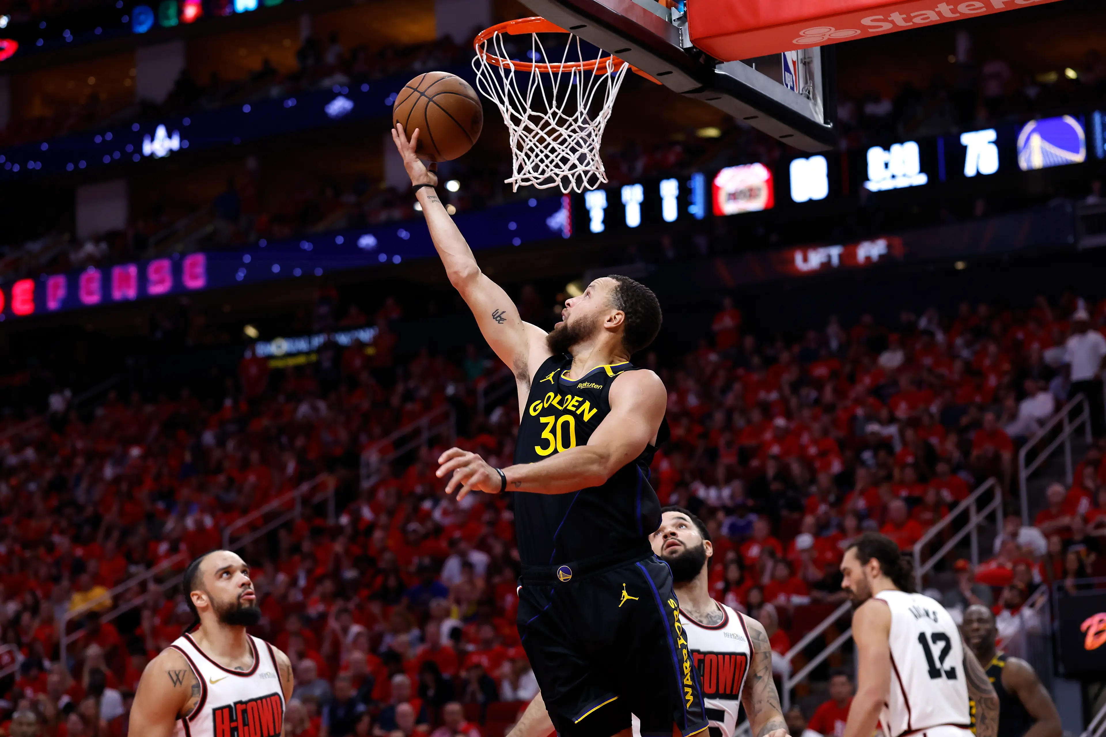 Steph Curry is one of the highest-paid players in the NBA. (Image: Tim Warner / Stringer via Getty Images)