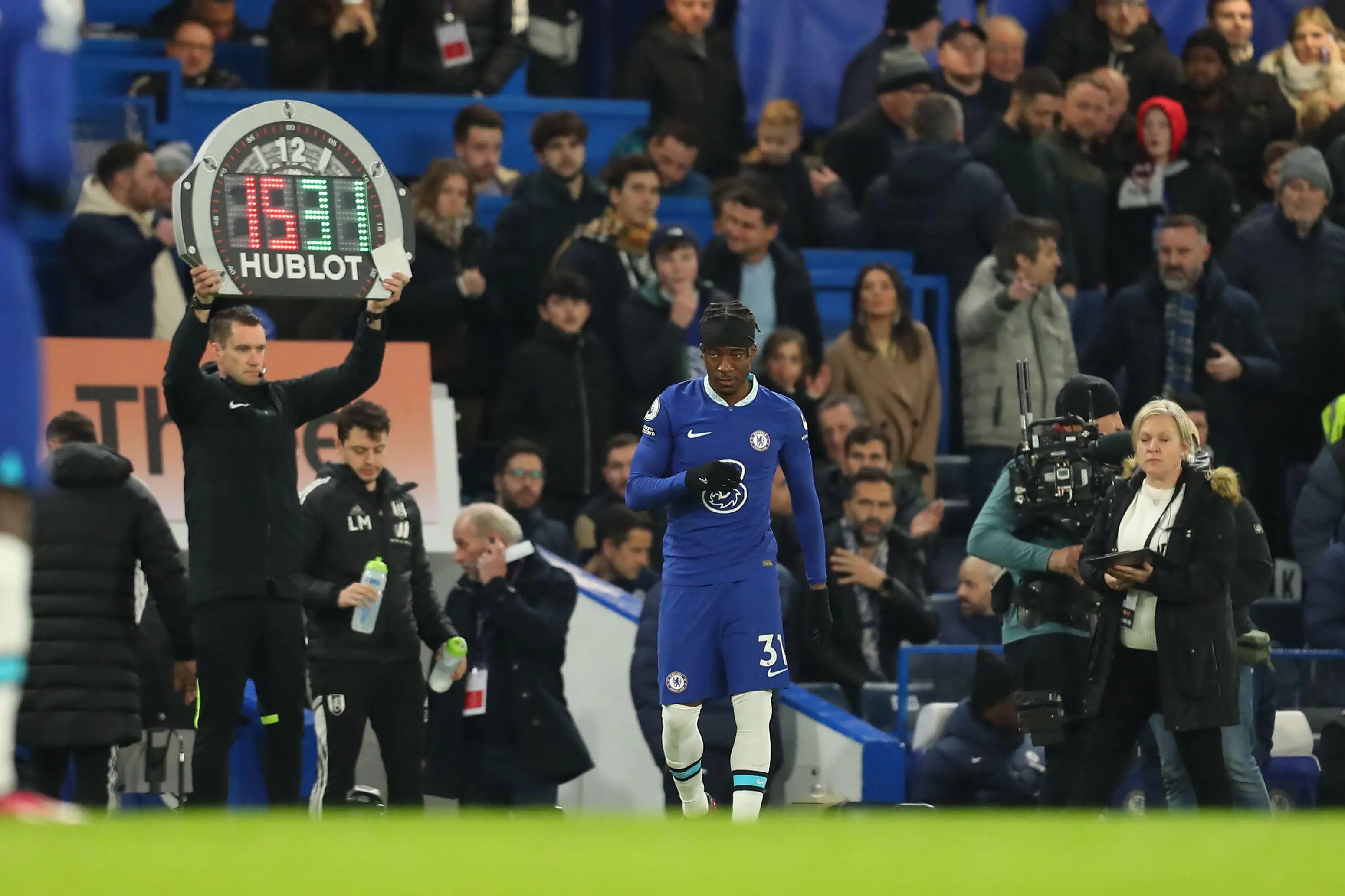 Madueke reaplced Mudryk for the second half. (Image