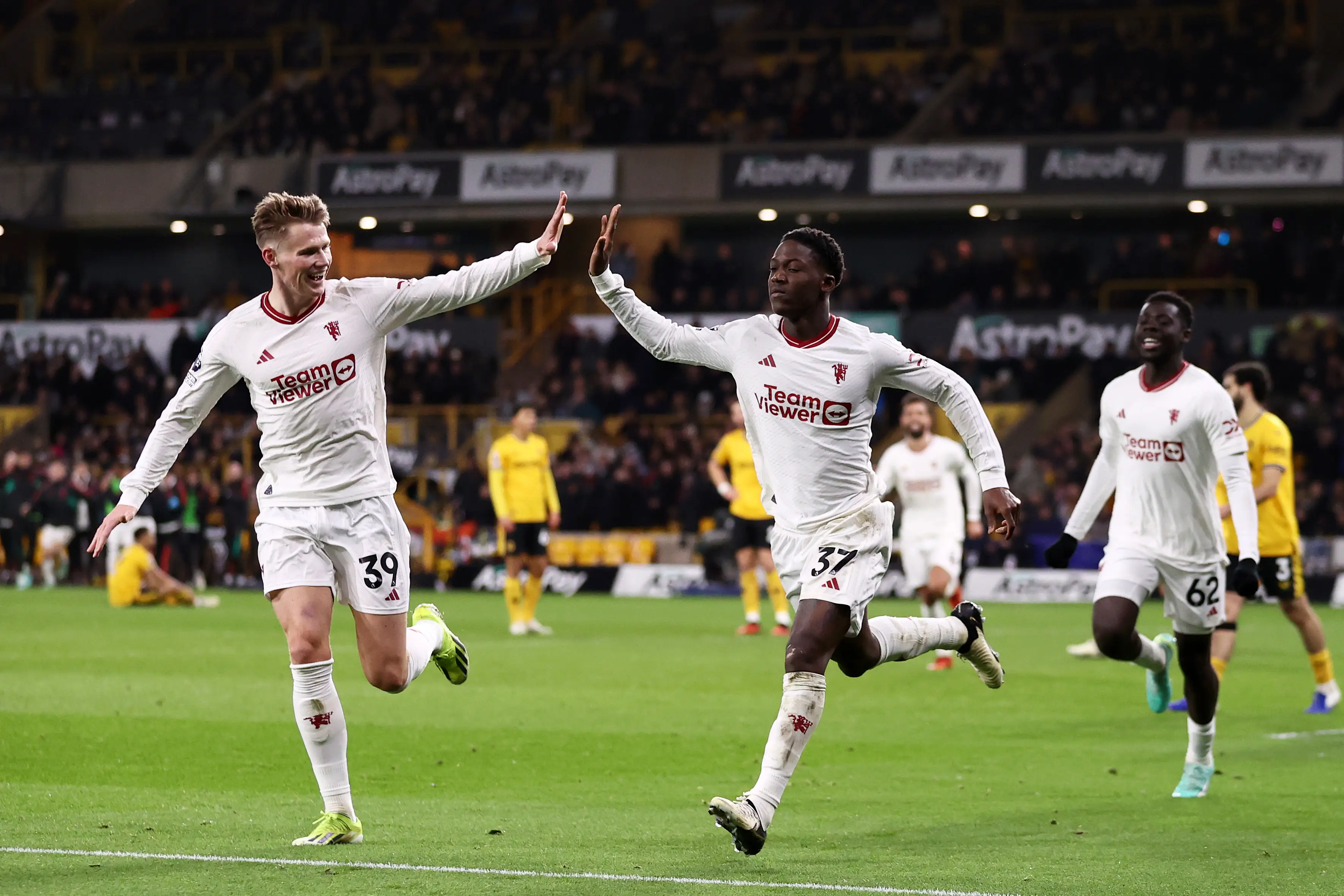 Scott McTominay and Kobbie Mainoo celebrating for Man Utd (credit: getty)