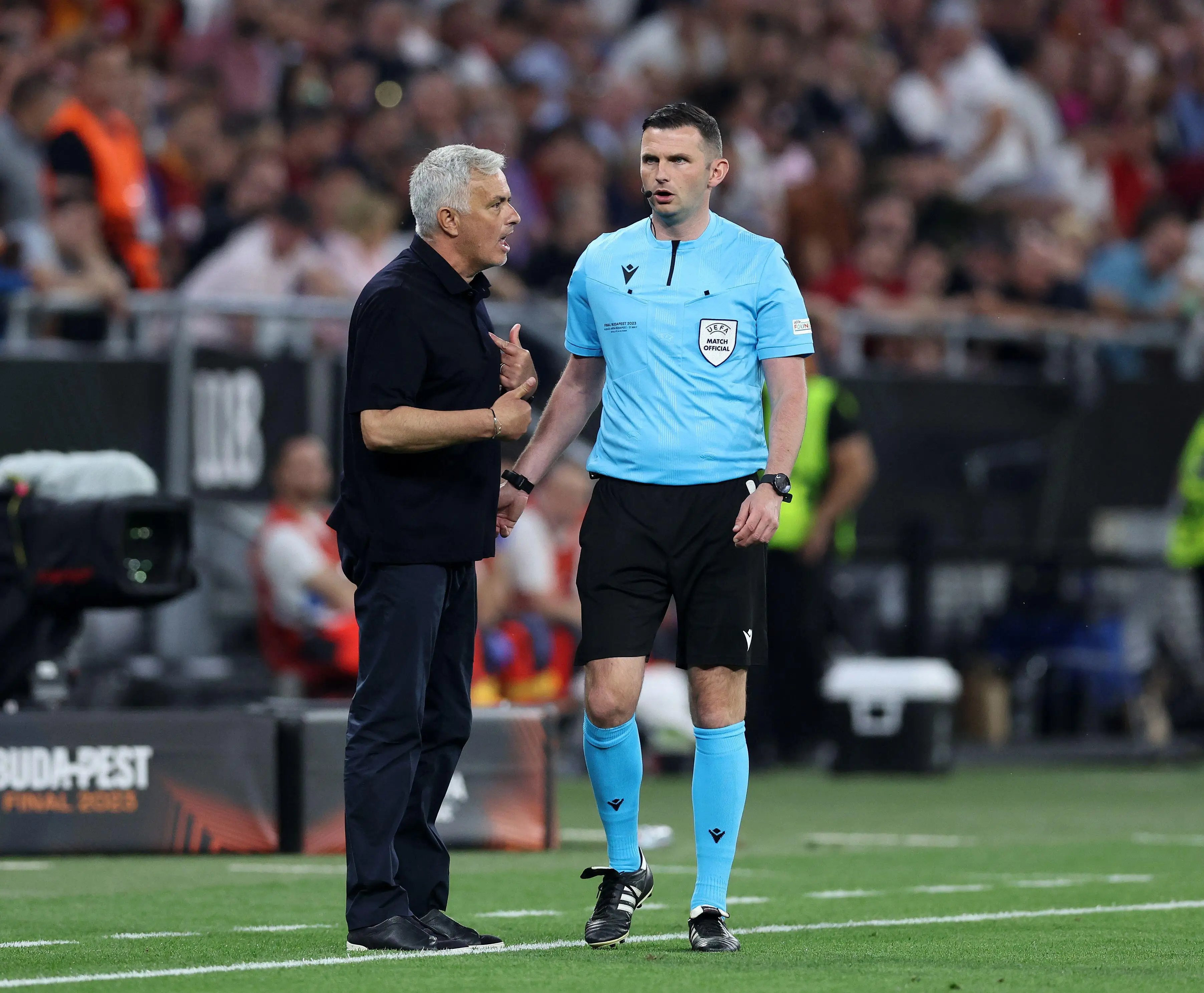 Jose Mourinho speaks to fourth official Michael Oliver. Image: Alamy