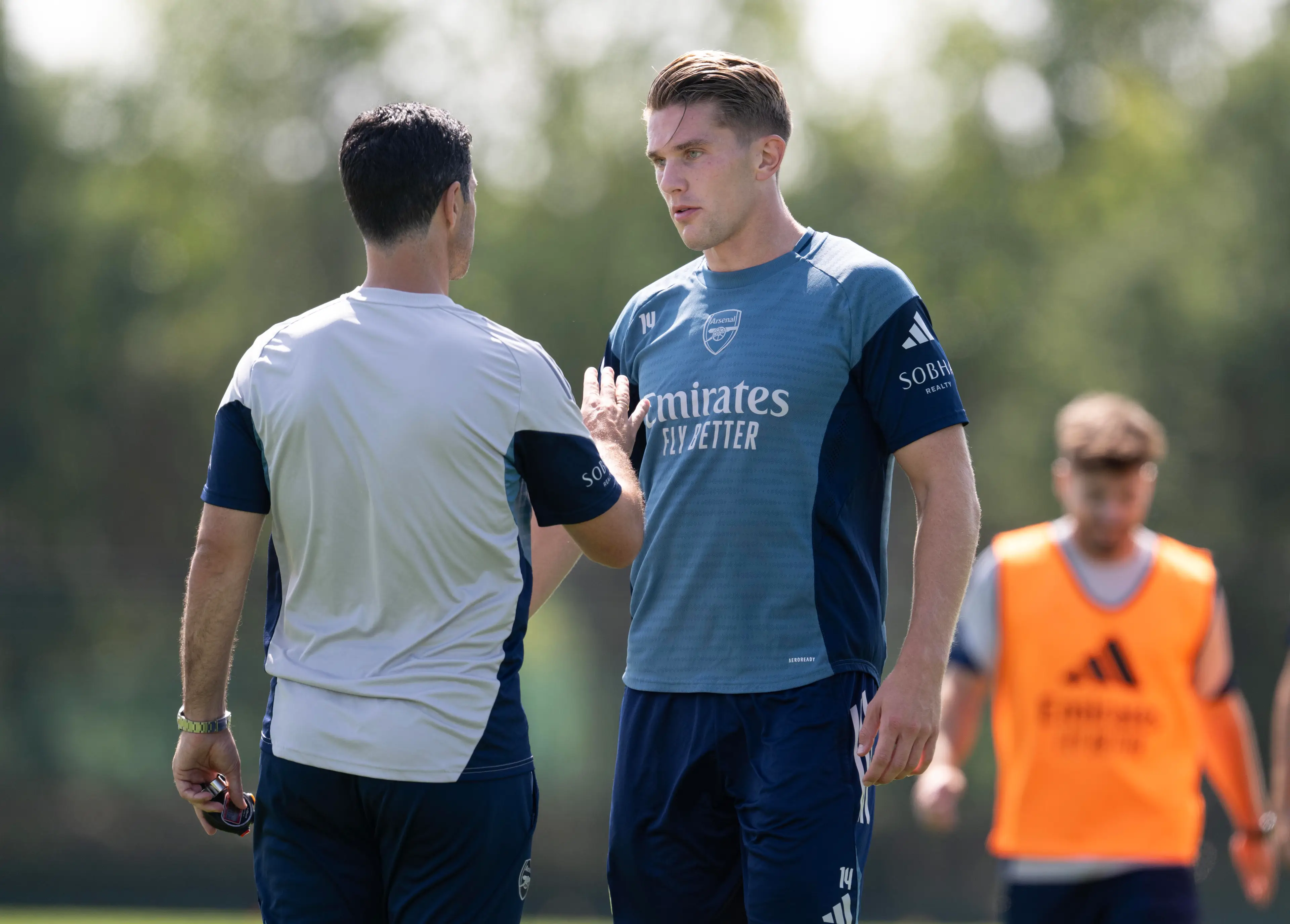 Viktor Gyokers and Mikel Arteta in Arsenal training (credit: getty)
