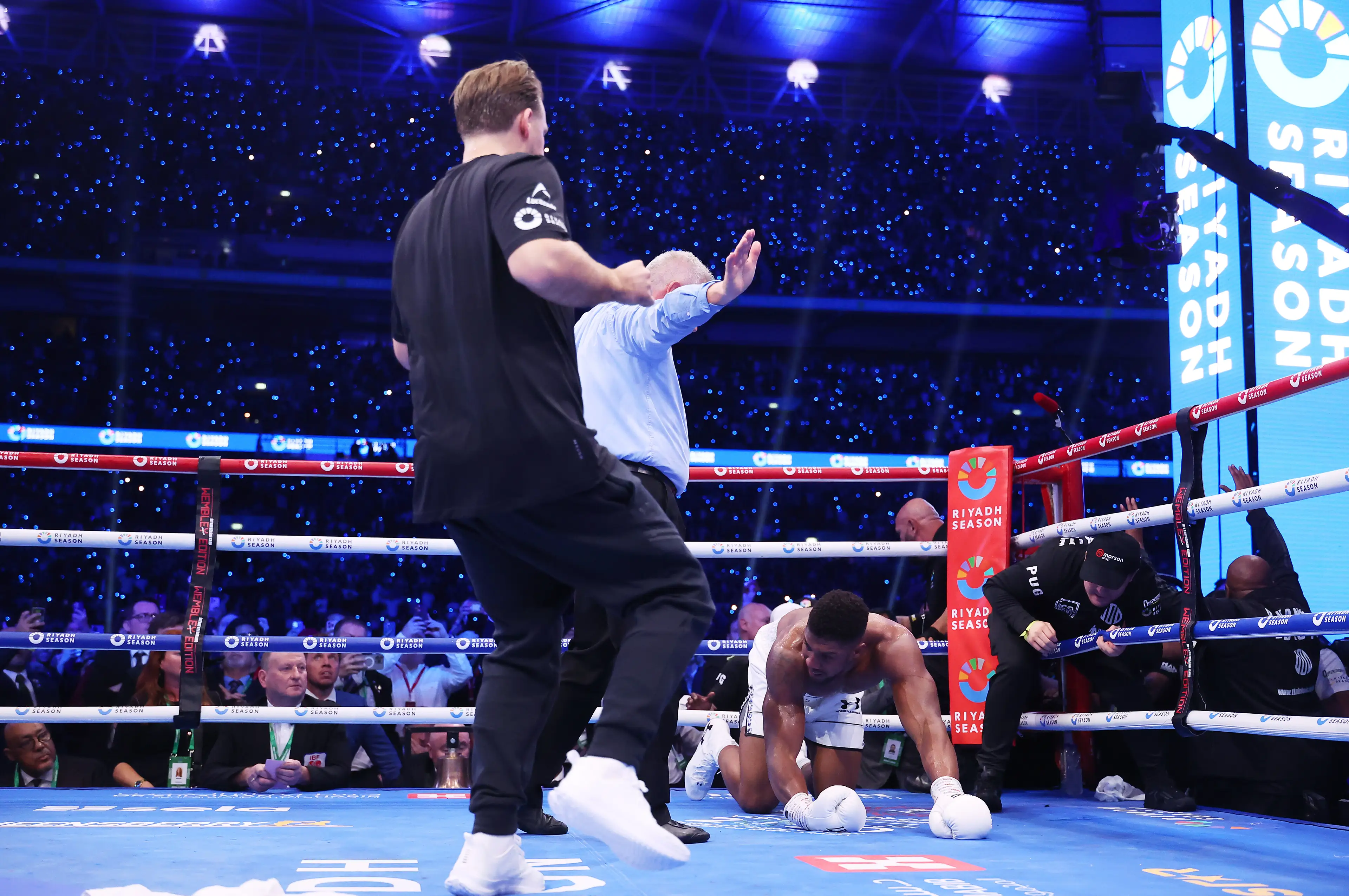 Ben Davison rushes into the ring to attend to Anthony Joshua following his knockout defeat. Image: Getty 