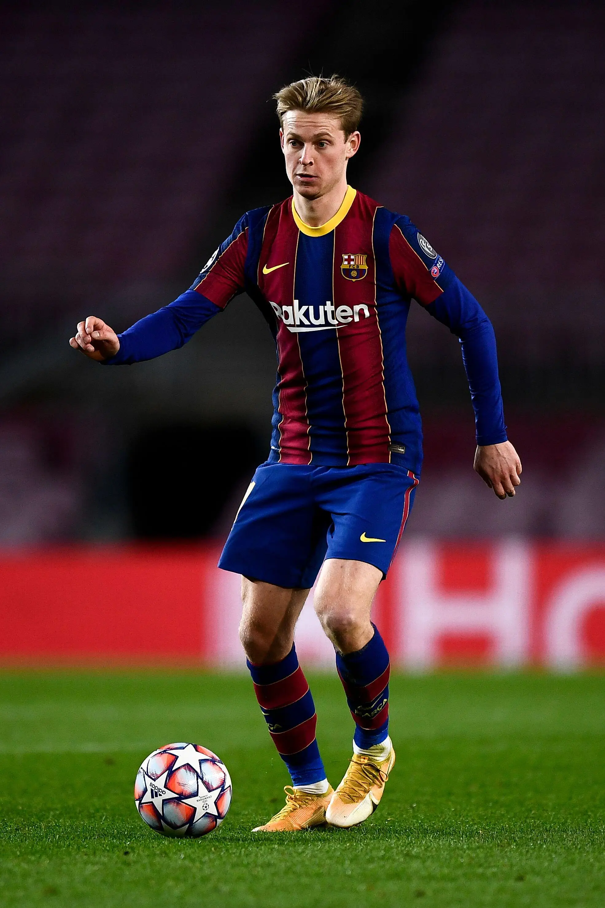 Barcelona's  Frenkie de Jong in action |