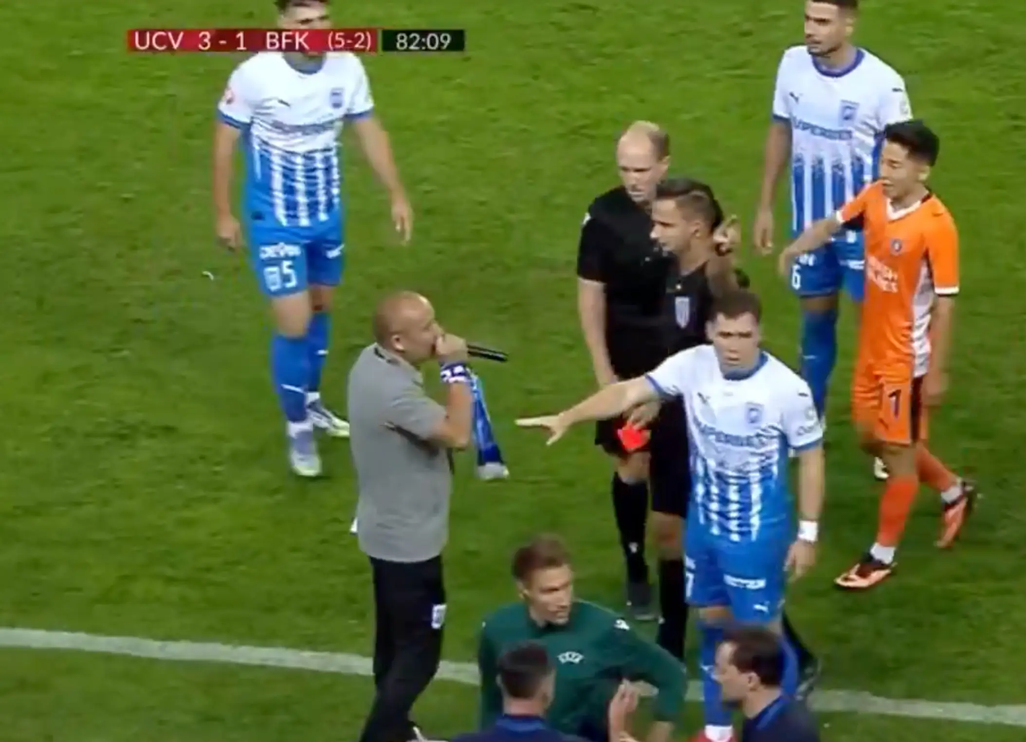 The stadium announcer is sent for an early bath. Image credit: TRT1