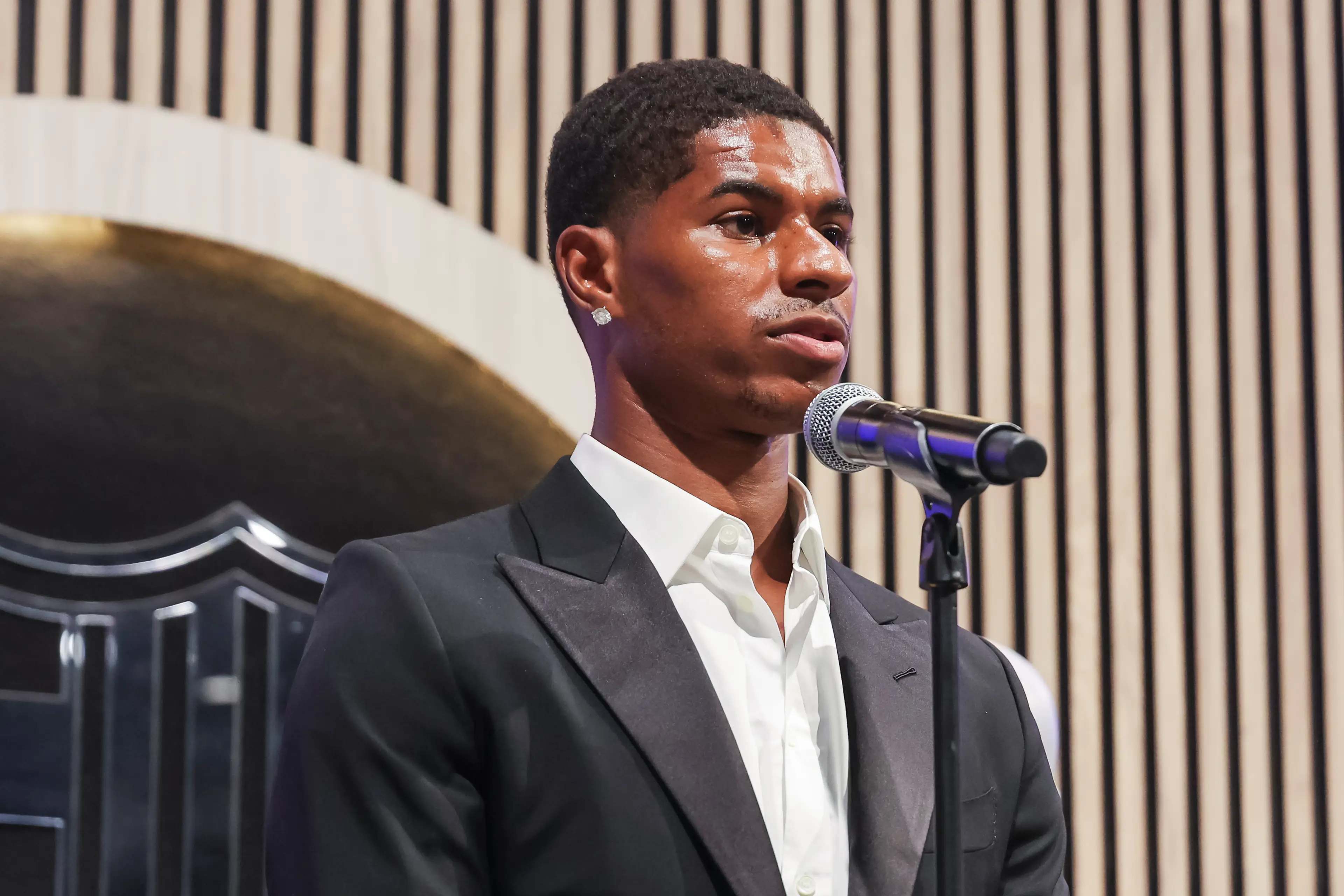 Marcus Rashford speaks during his Barcelona unveiling. Image: Getty 
