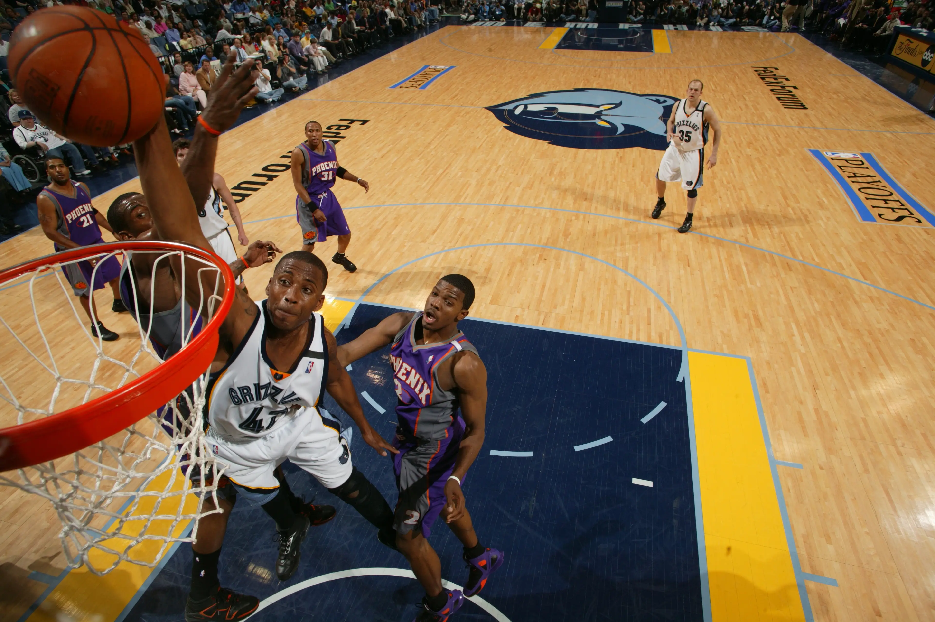 Lorenzen Wright on the Memphis Grizzlies (Getty)