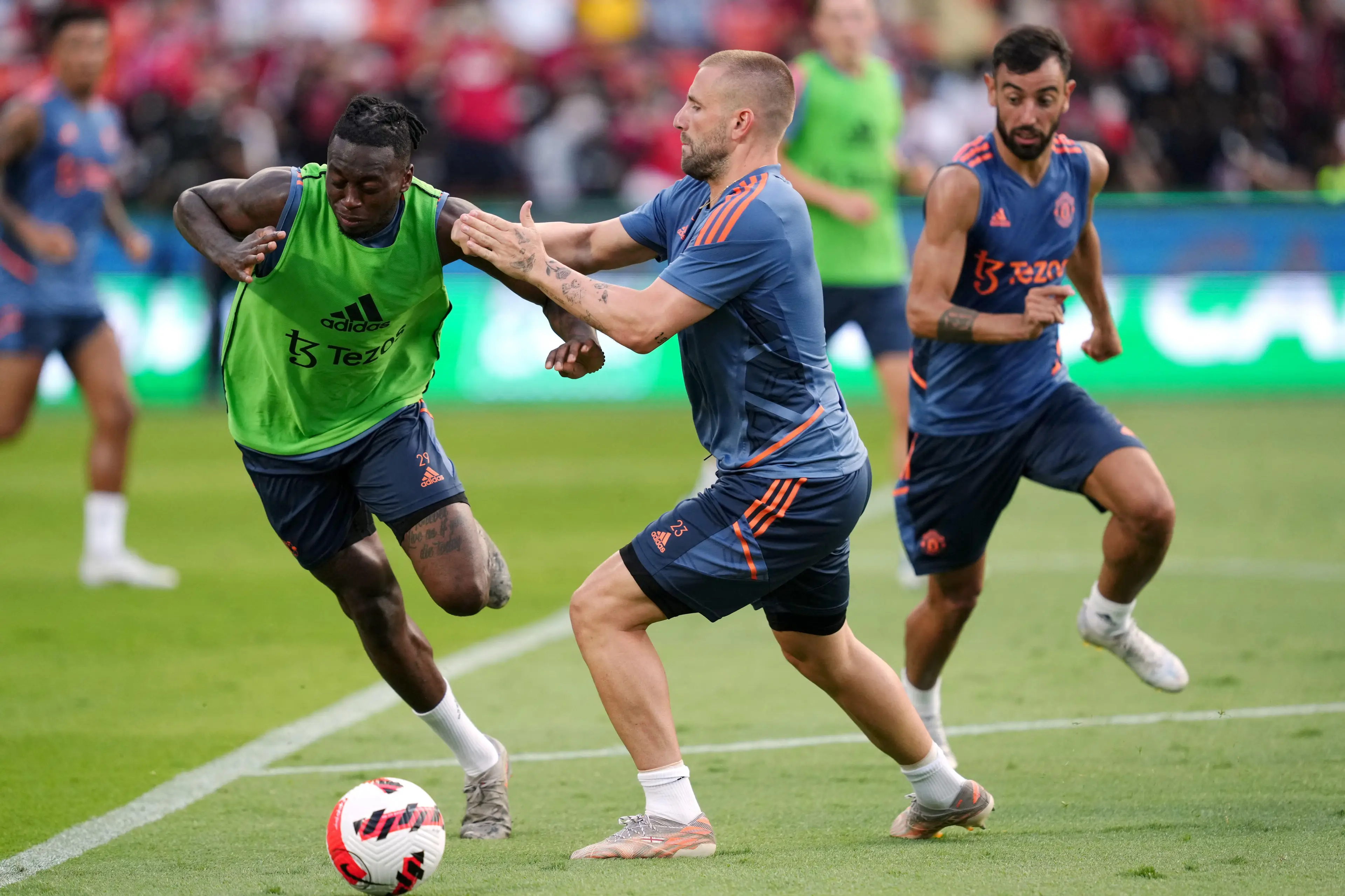 Luke Shaw tussles with Aaron Wan-Bissaka. (Image