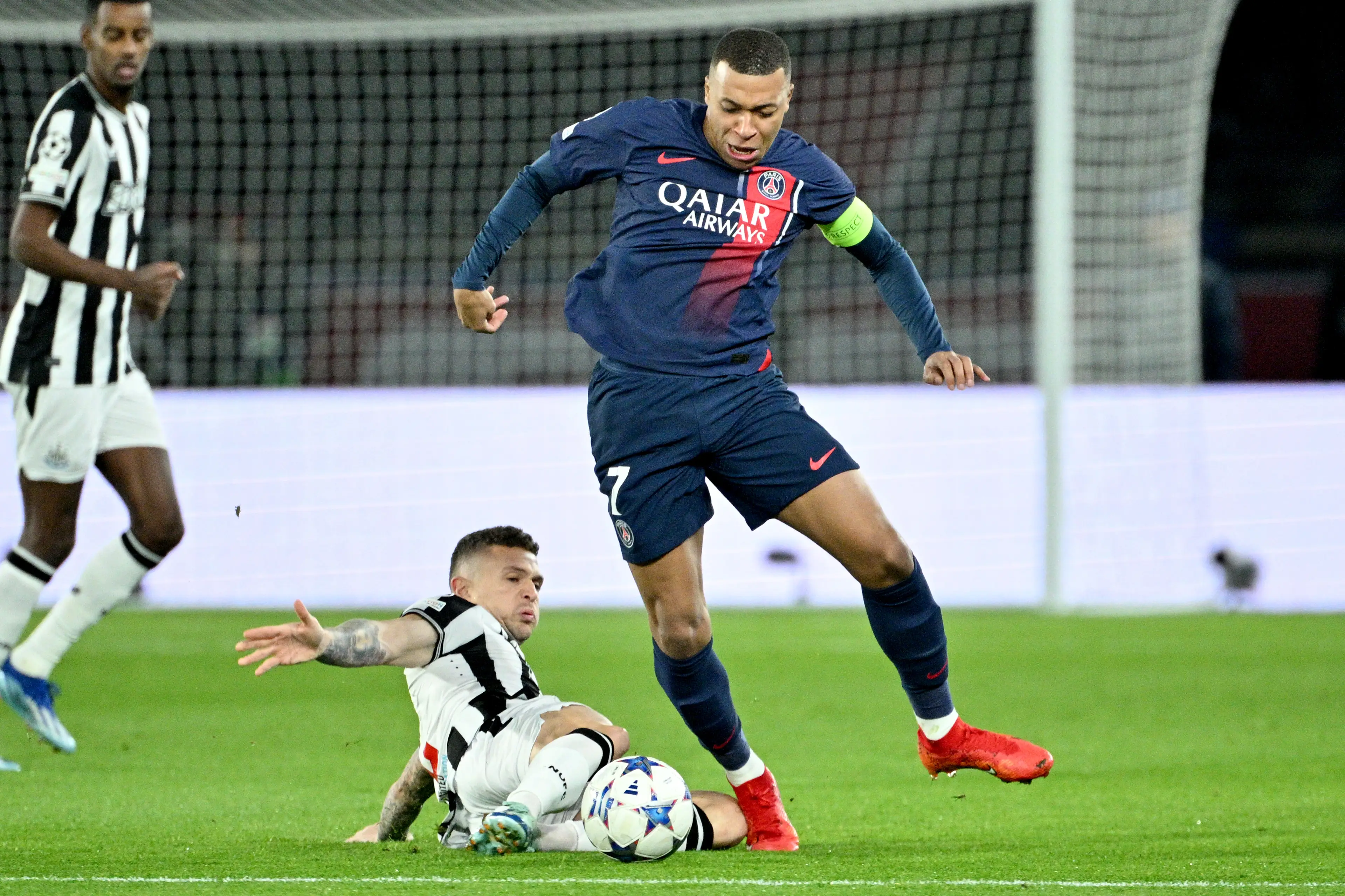 Mbappe evading a Kieran Trippier tackle. (Image