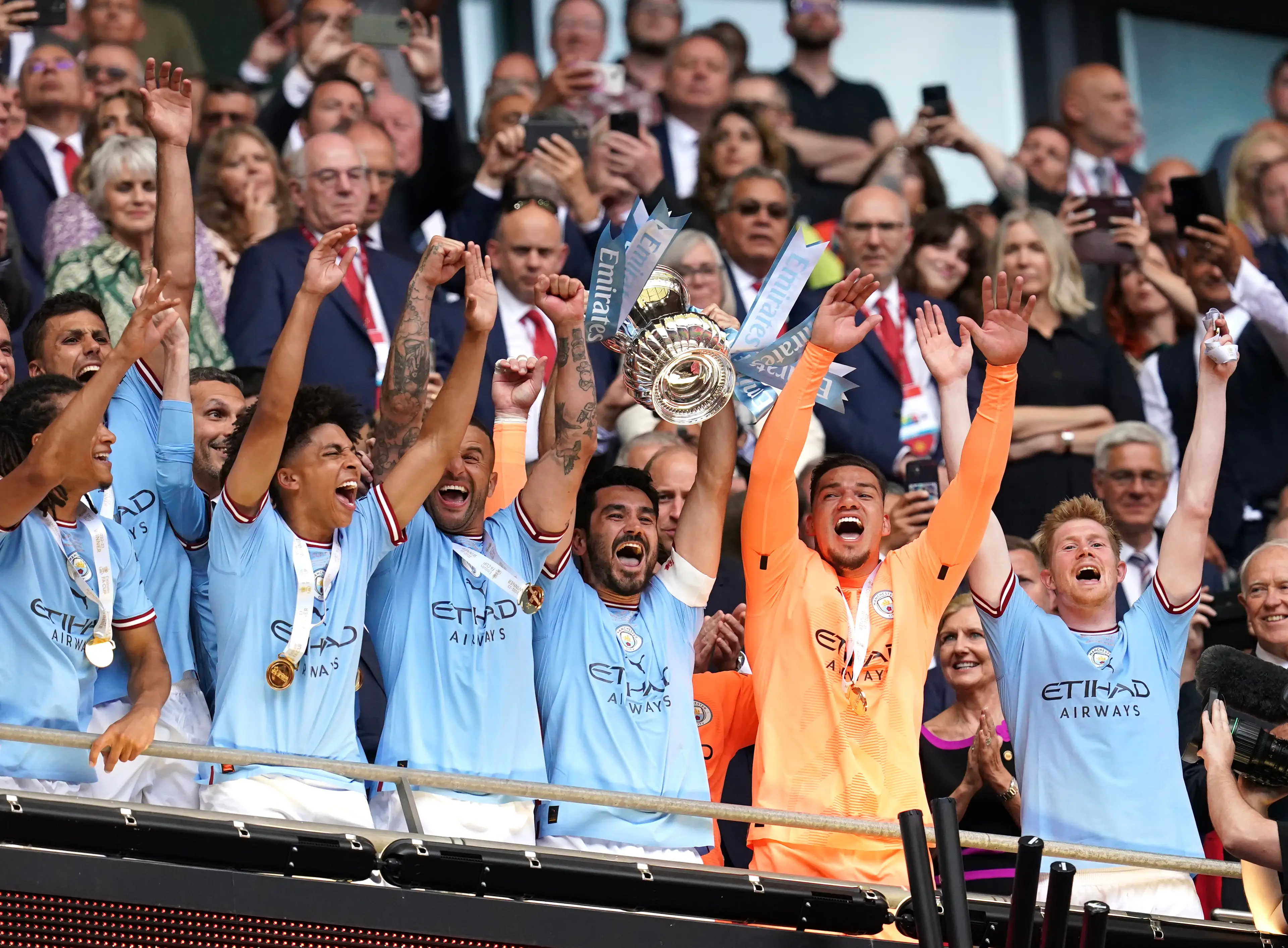 Manchester City lift the FA Cup