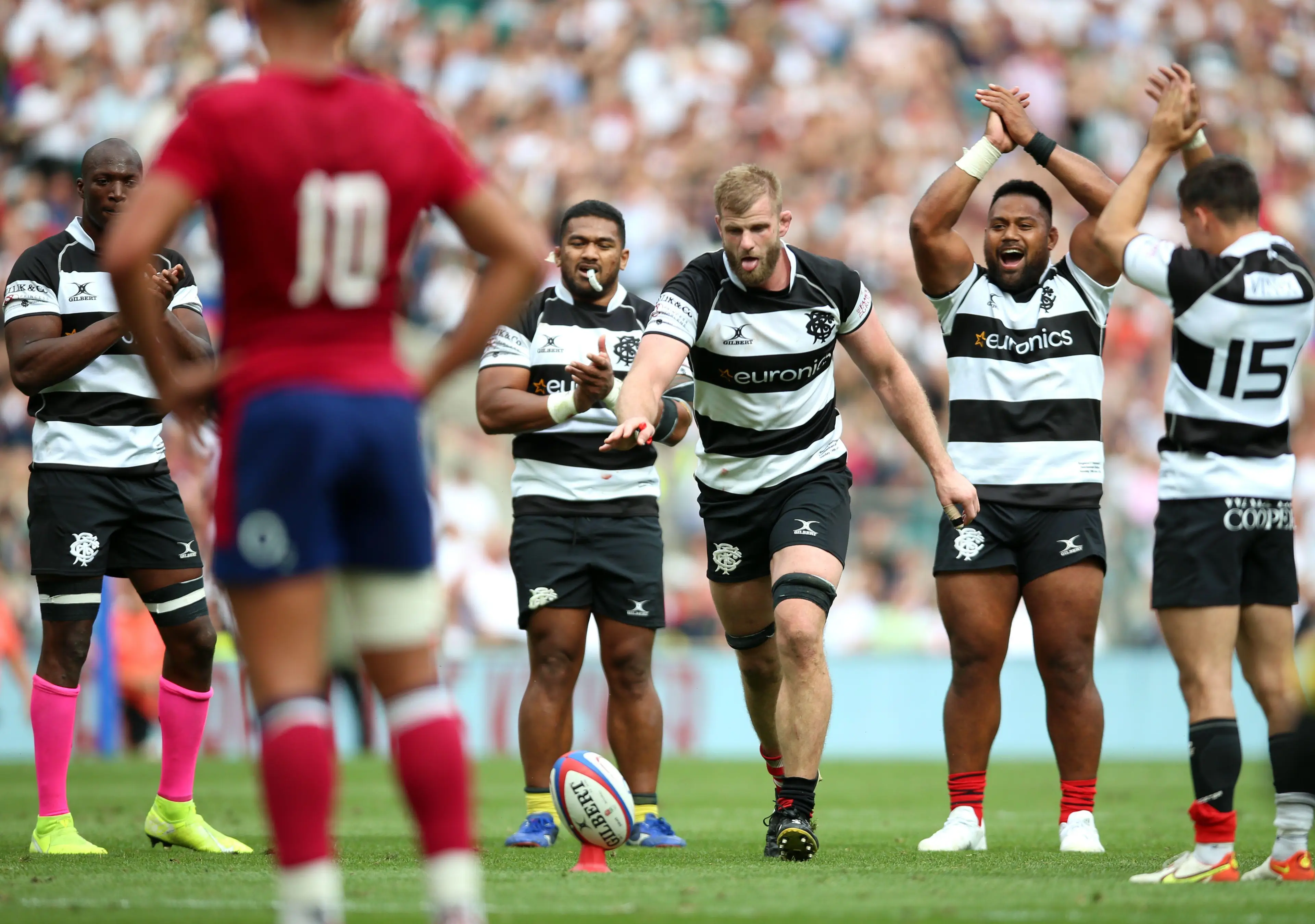 Kruis' teammates cheer on his final conversion. Image: Alamy