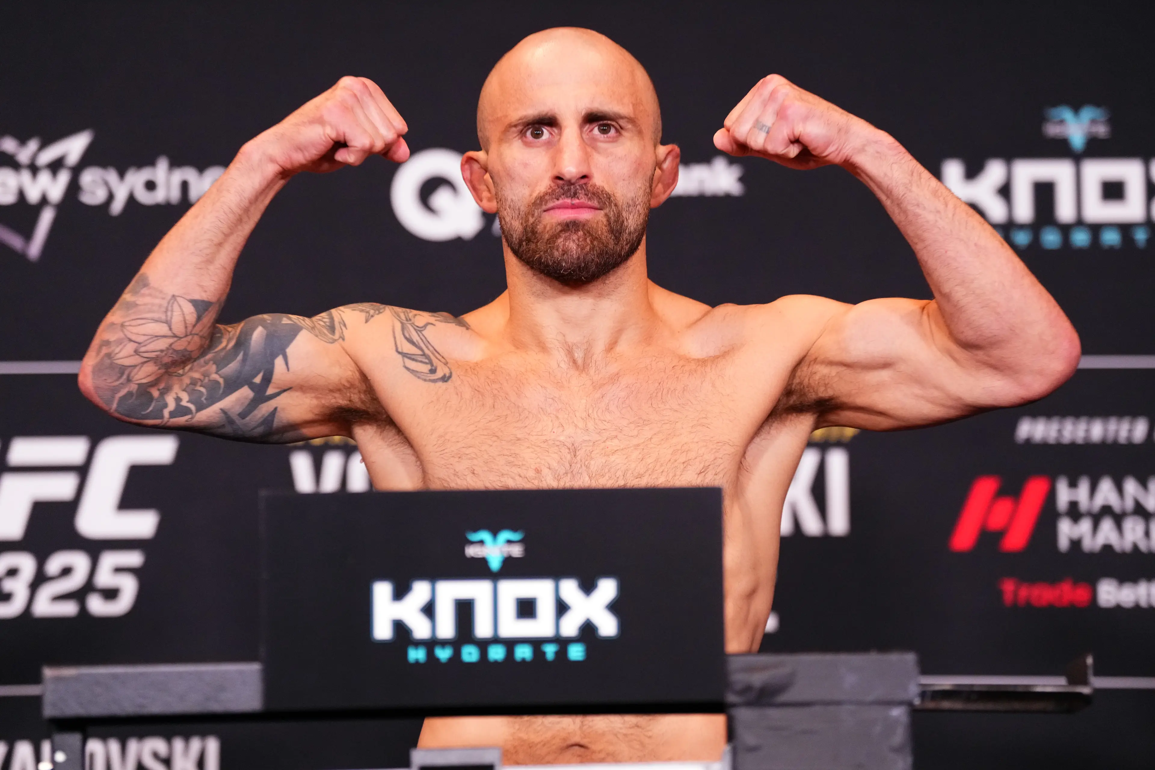 Alexander Volkanovski weighs in at the official UFC 325 weigh-ins. Image: Getty 