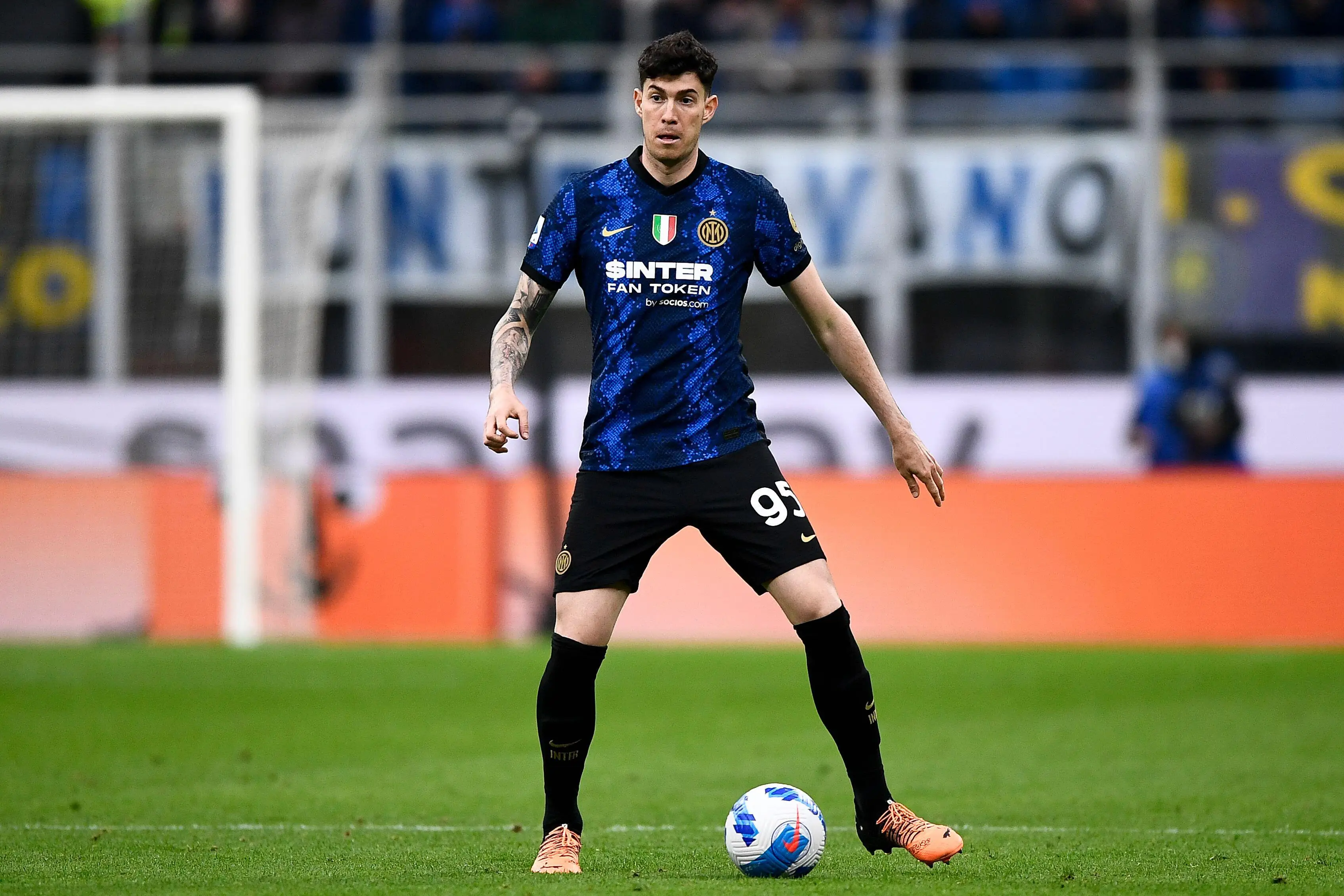 Alessandro Bastoni in action for Inter against AS Roma |