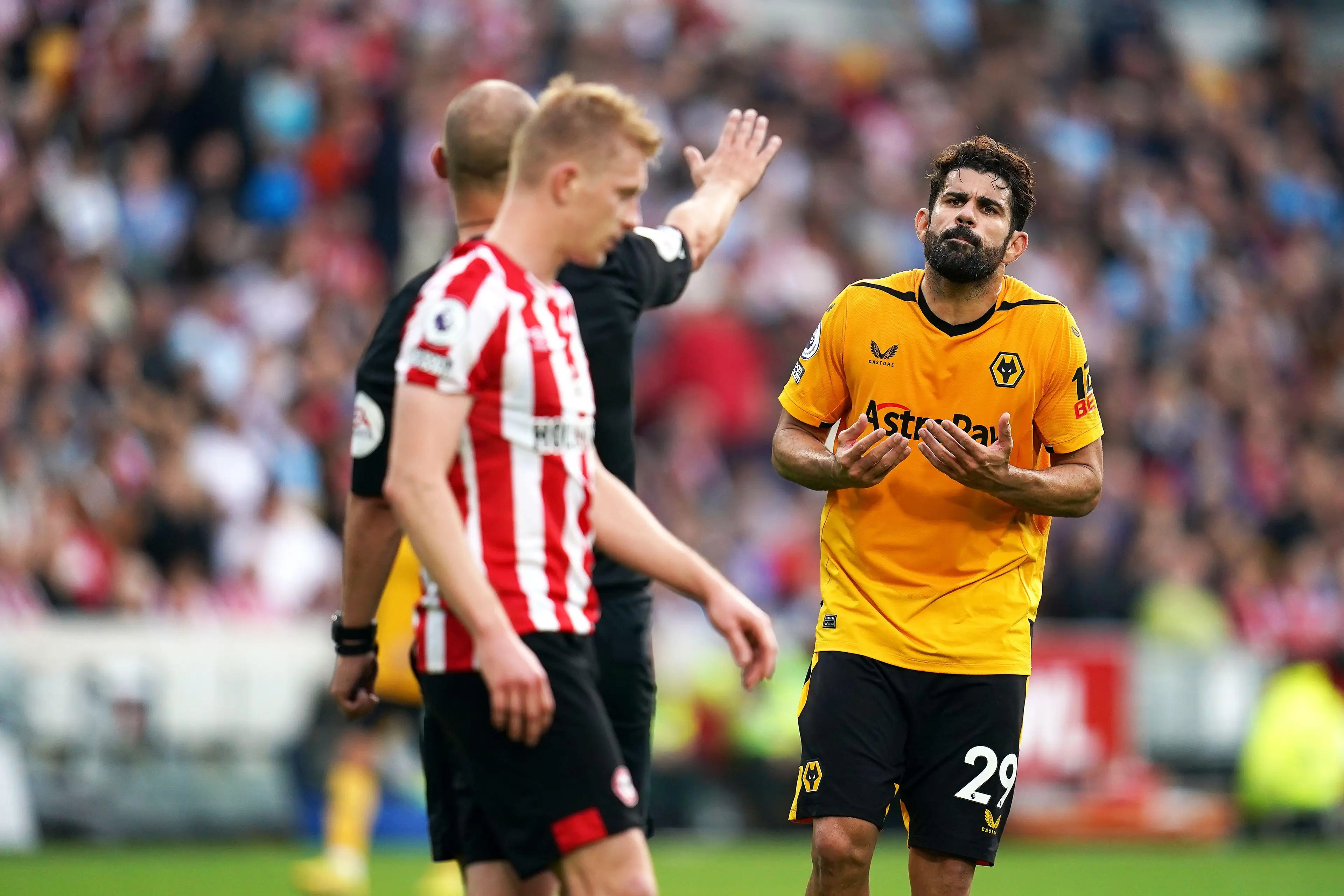 Diego Costa was sent off against Brentford (Image: Alamy)