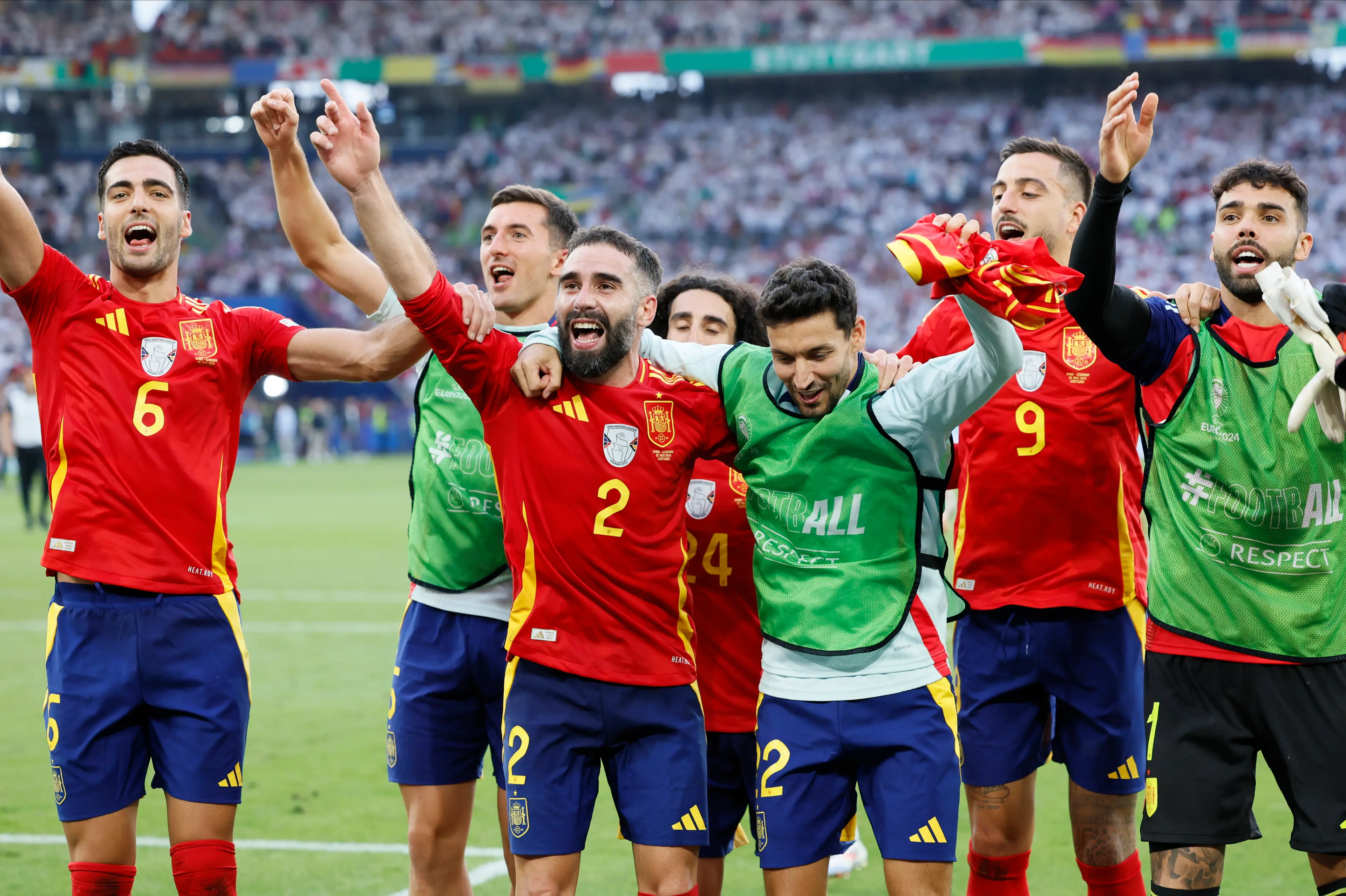 David Raya celebrates with the Spain squad after their victory over France. Image: Getty