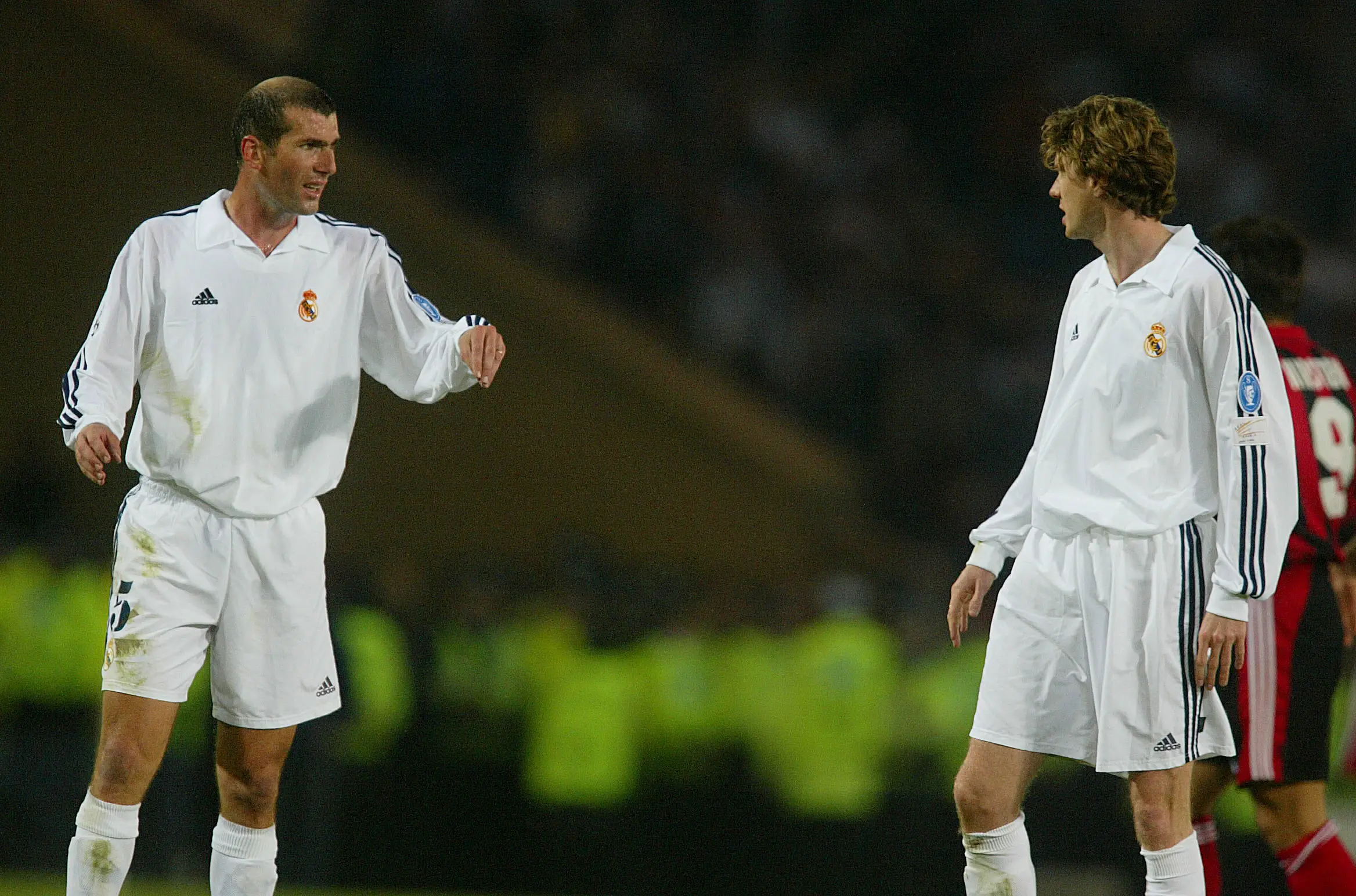 Zinedine Zidane and Steve McManaman during the 2001/02 Champions League final. Image: Getty 