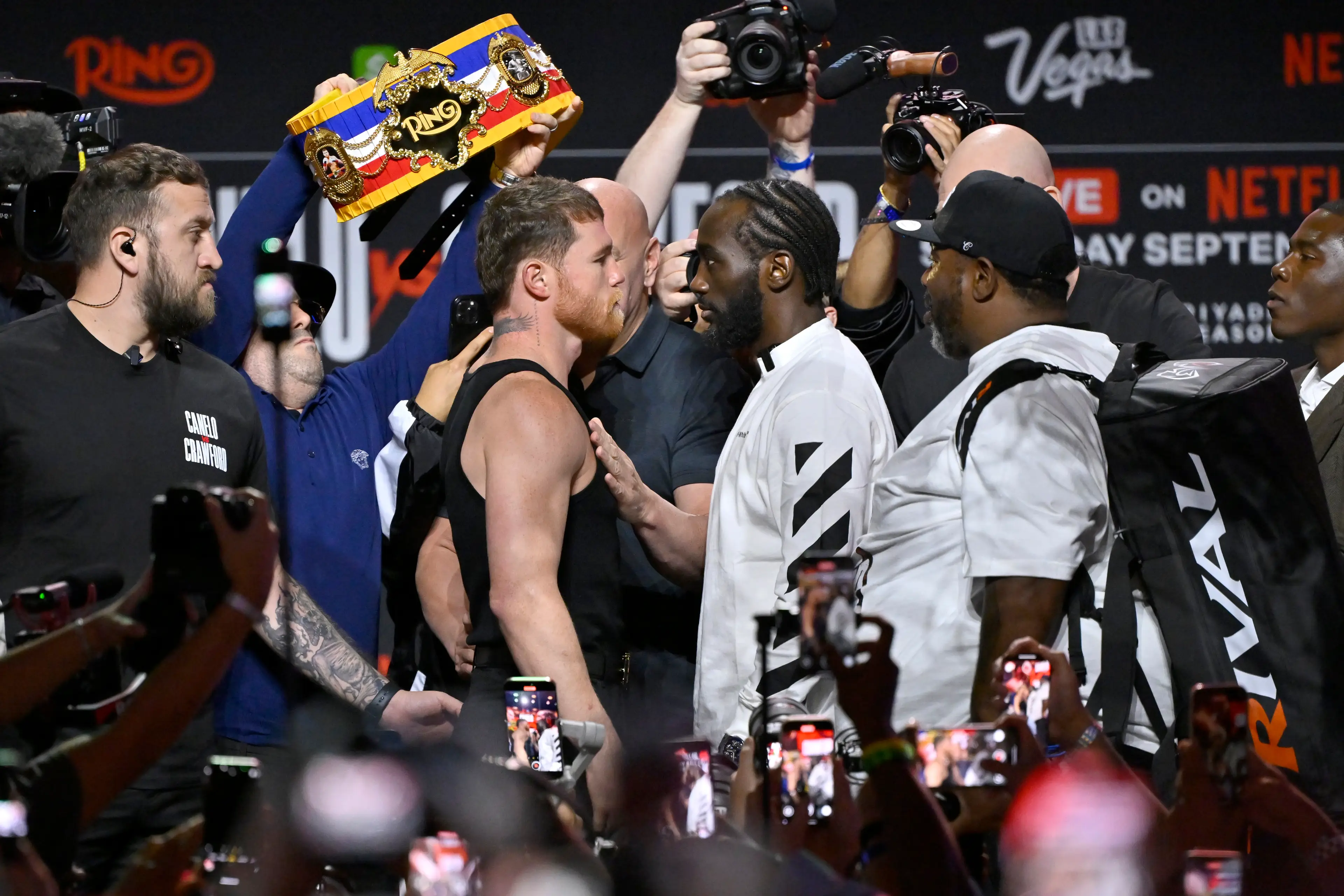 Canelo vs Crawford is one of the biggest fights in boxing. Image: Getty