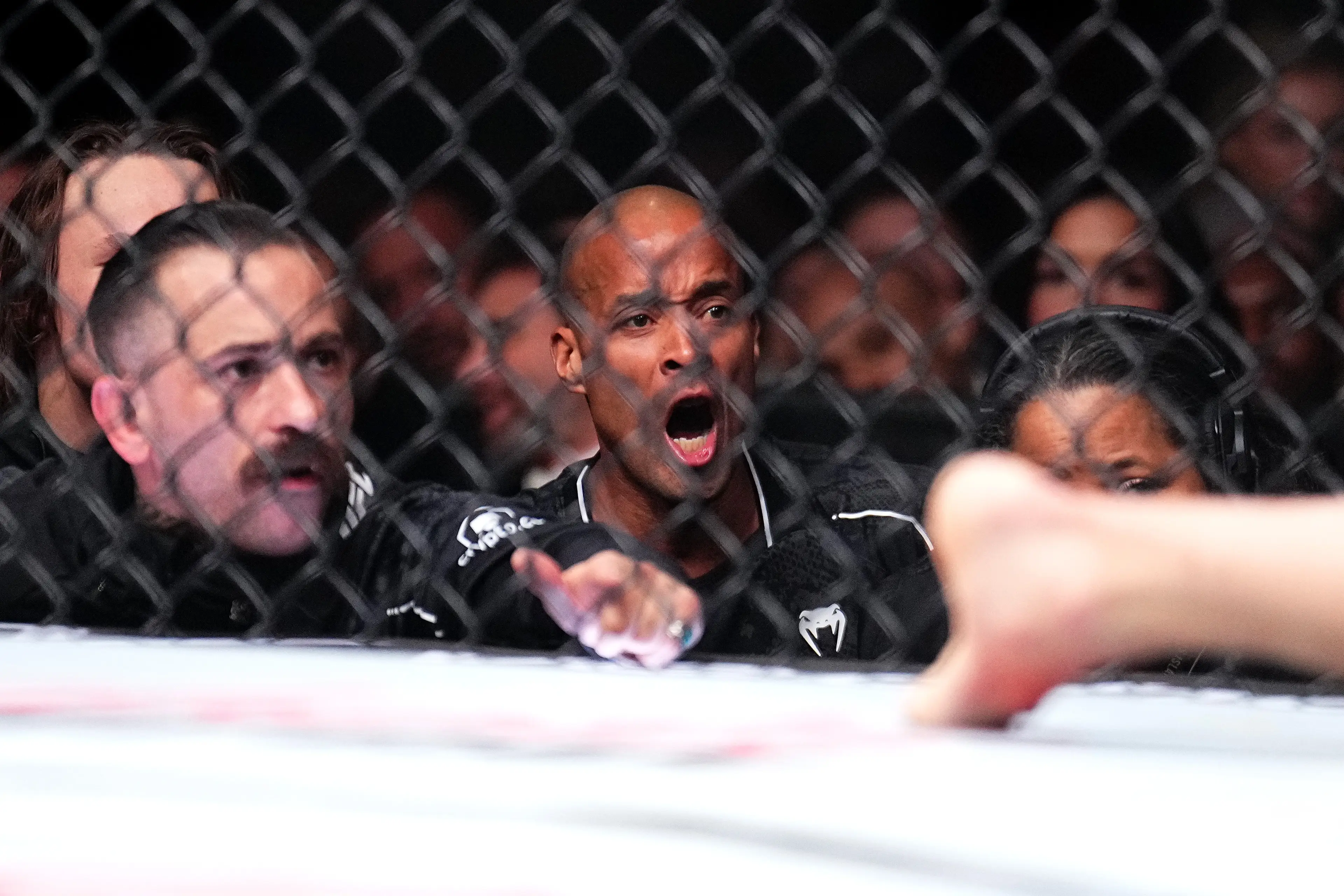David Goggins' shouts instructions to Tony Ferguson at UFC 296. Image: Getty