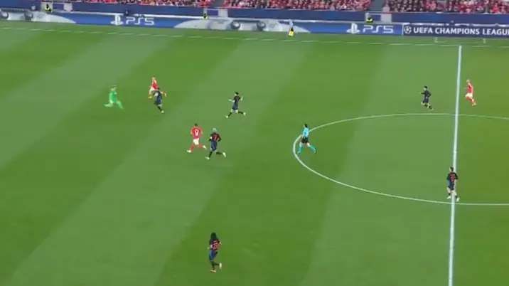 Barcelona concede one of the worst goals of the season against Benfica and fans can't believe what happened