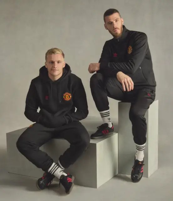 Donny van de Beek poses for Man United photoshoot. Image: Alamy 