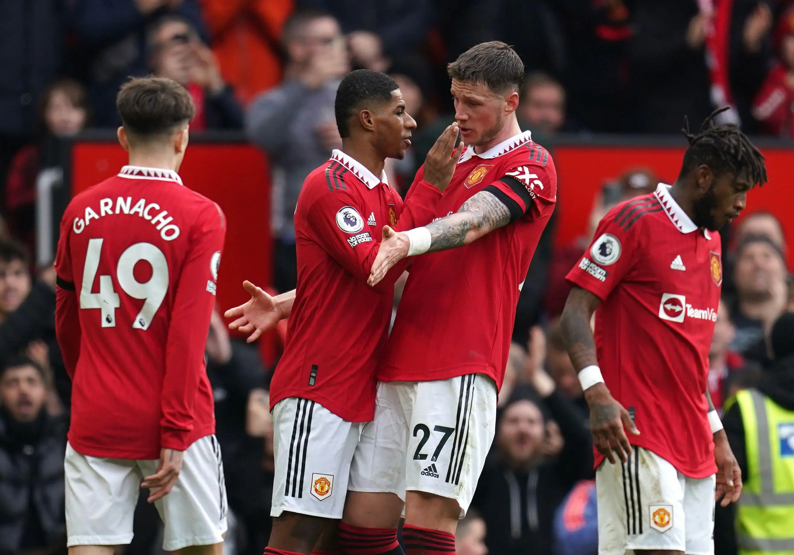 Weghorst and Rashford celebrate together. (Image