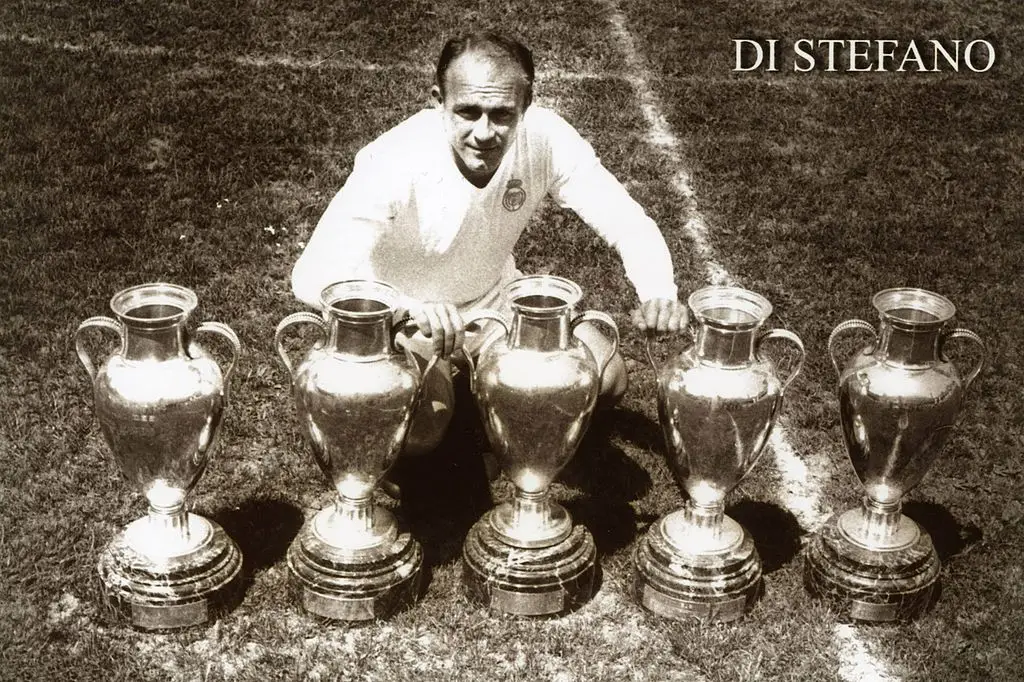 Alfredo Di Stefano pictured with the five European Cups he won with Real Madrid (Image: Getty)