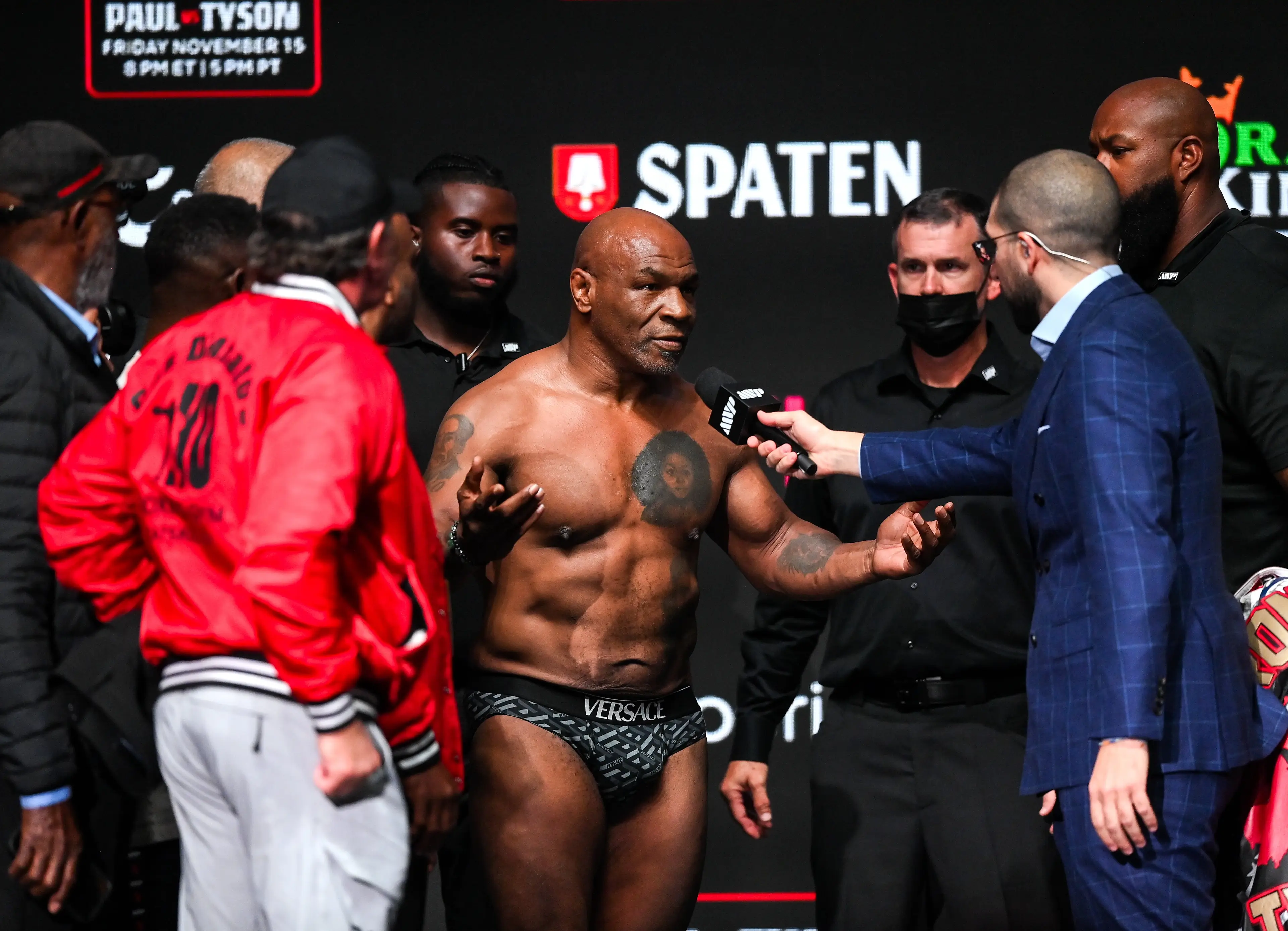 Ariel Helwani interviews Mike Tyson at the ceremonial weigh-ins. Image: Getty