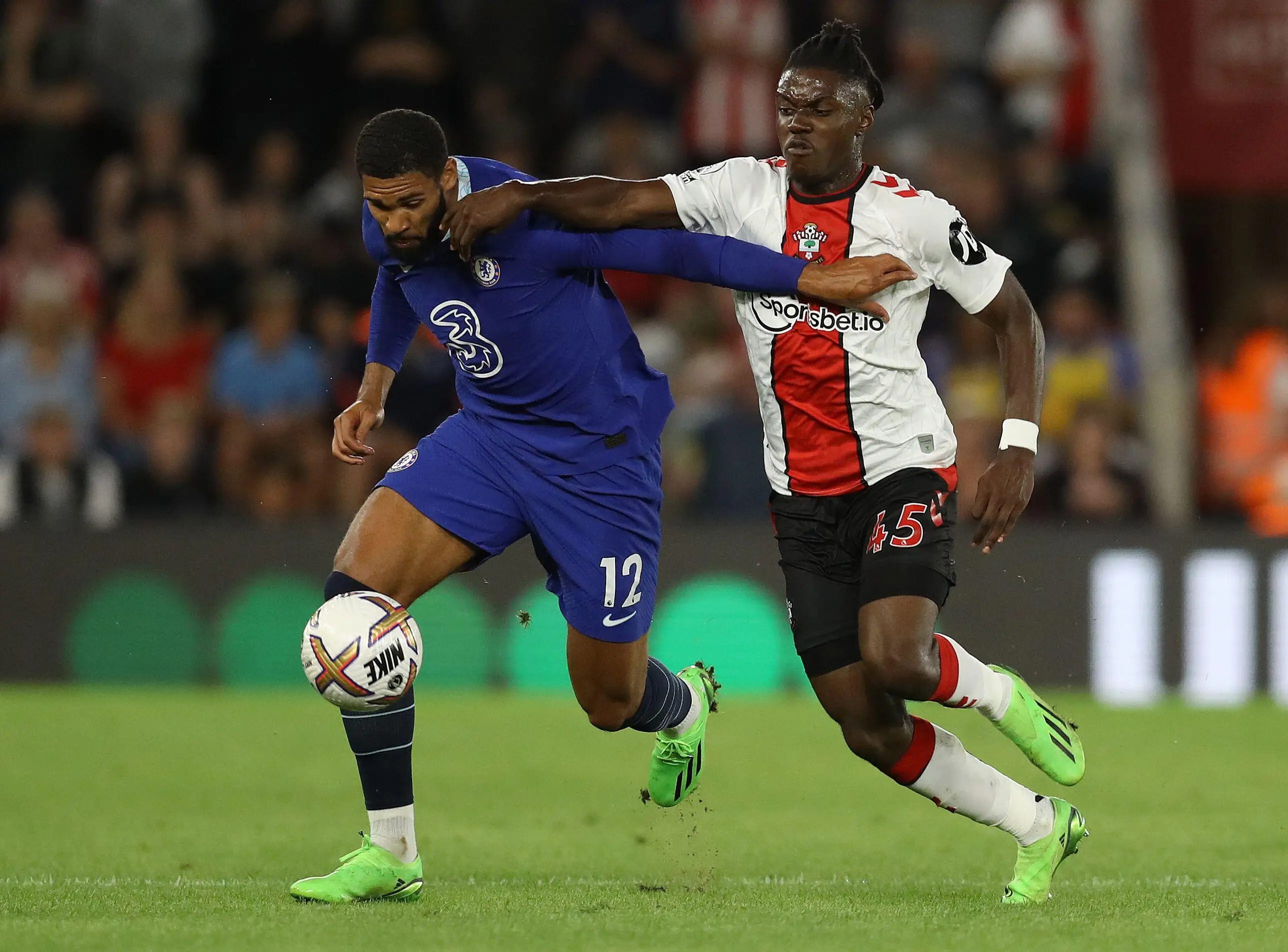 Ruben Loftus-Cheek in Premier League action for Chelsea. (Alamy)
