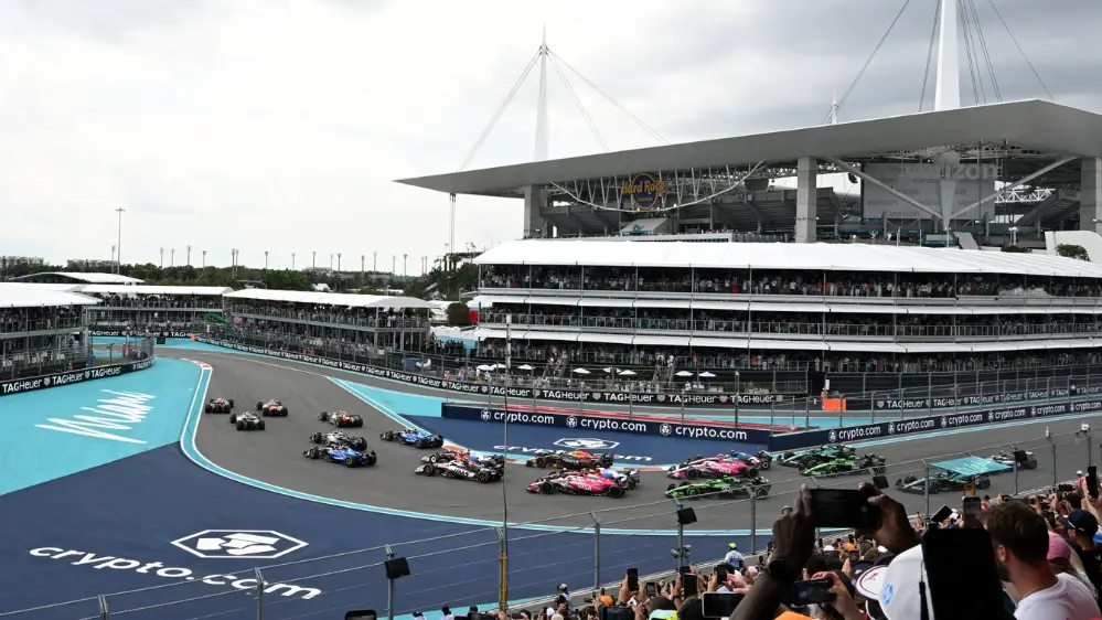 F1 star dropped following Miami Grand Prix as 'bizarre contract' confirmed for replacement driver