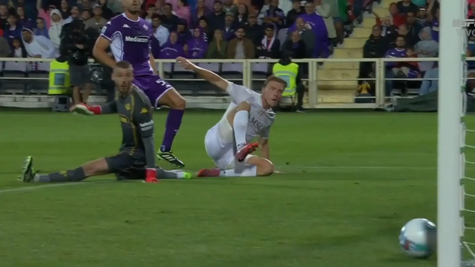 Hojlund fires past David de Gea. Image credit: Serie A