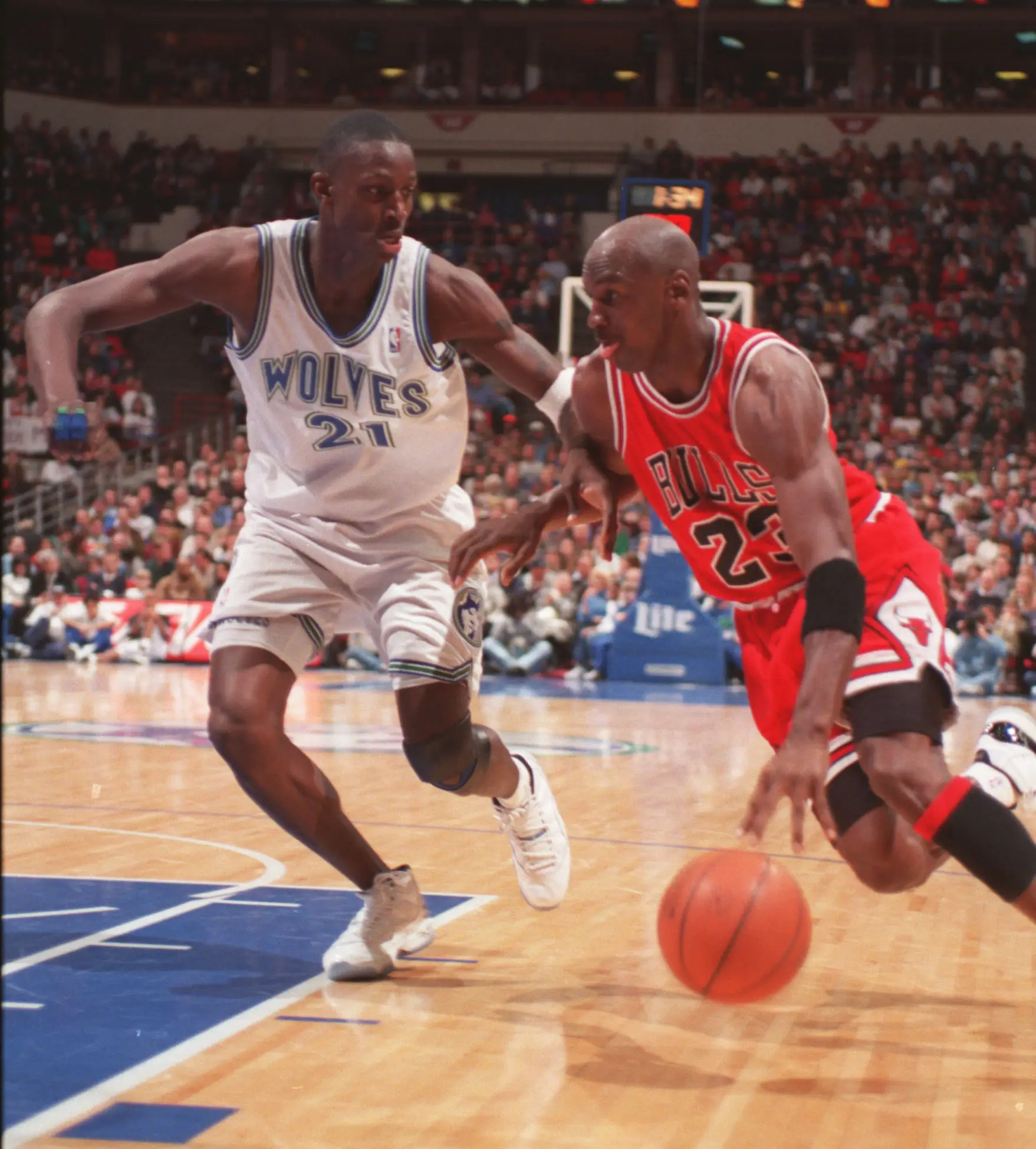 Michael Jordan and Kevin Garnett during their NBA clash. Image: Getty 