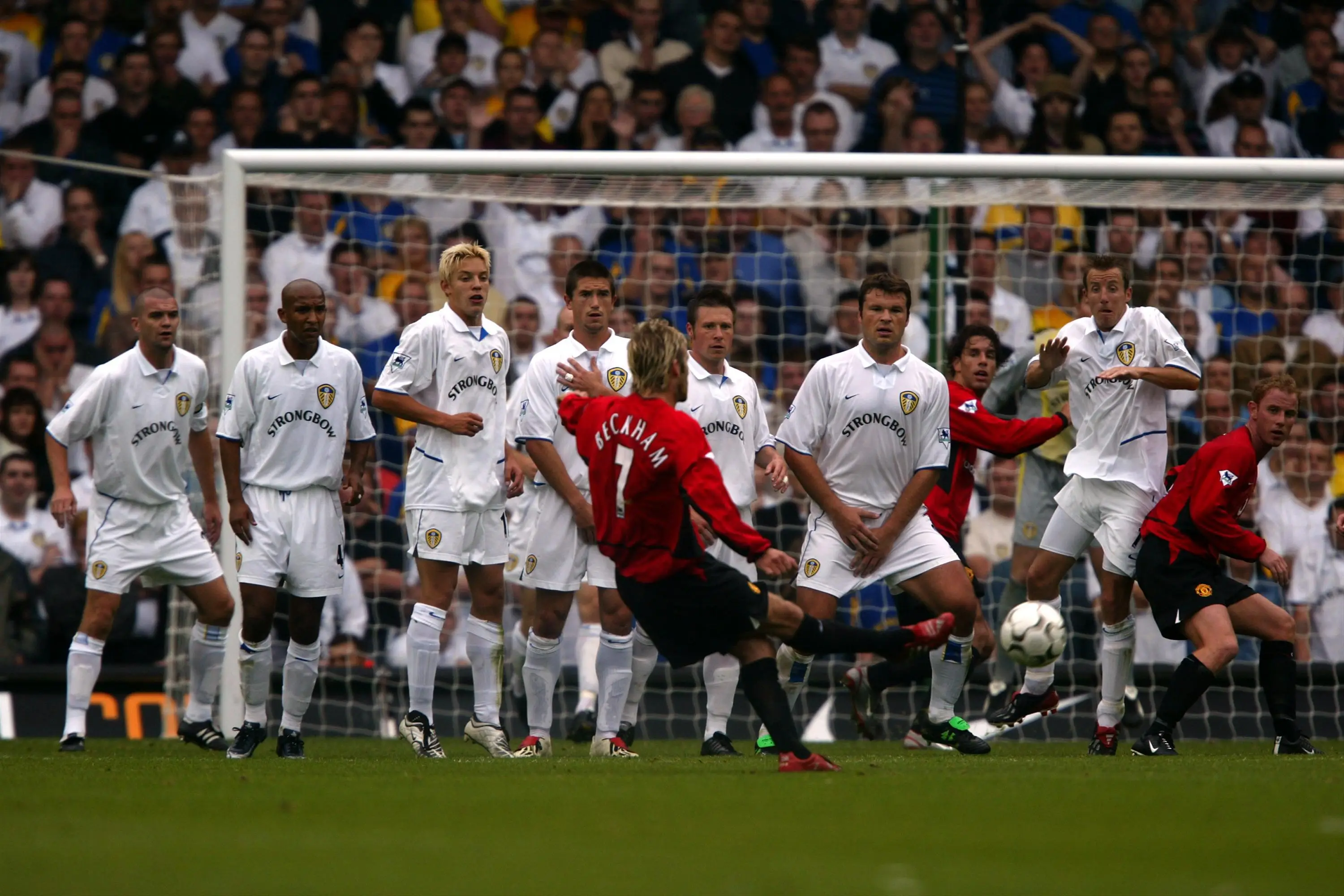 David Beckham is one of the few players who made the No.7 shirt at Manchester United so iconic. (Alamy)