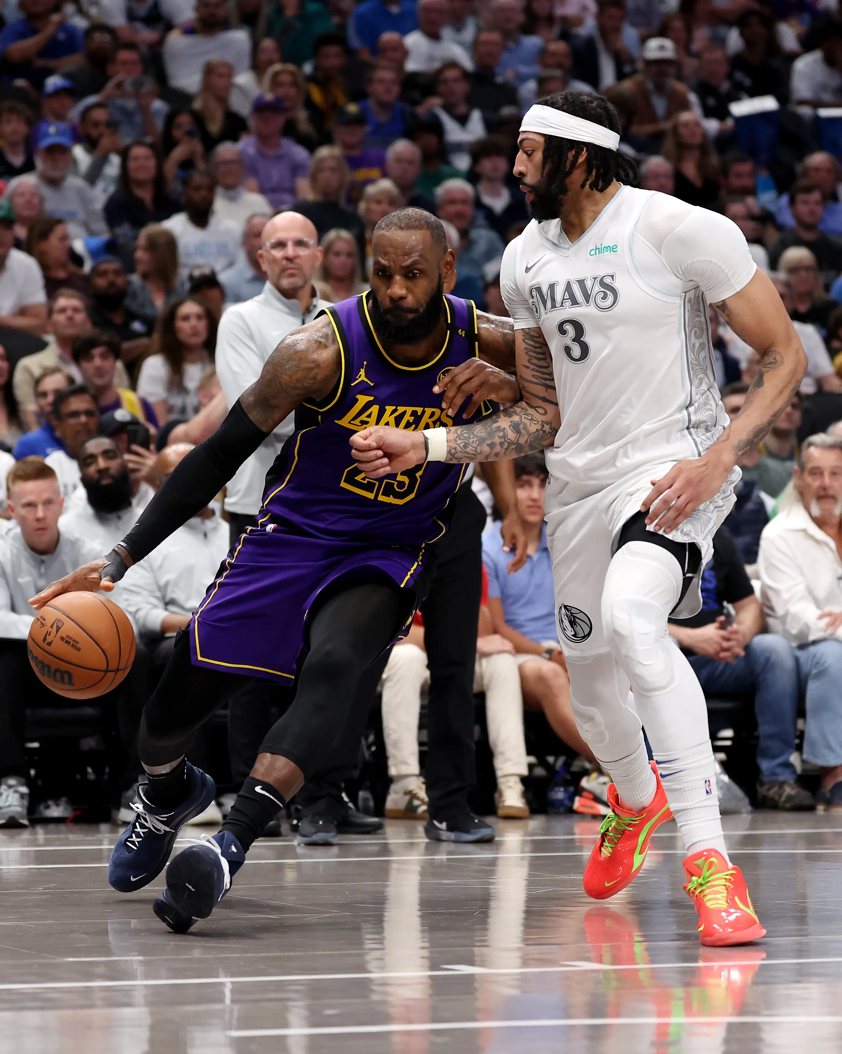 LeBron James dribbles as Anthony Davis tries to defend / Photo by Sam Hodde/Getty Images