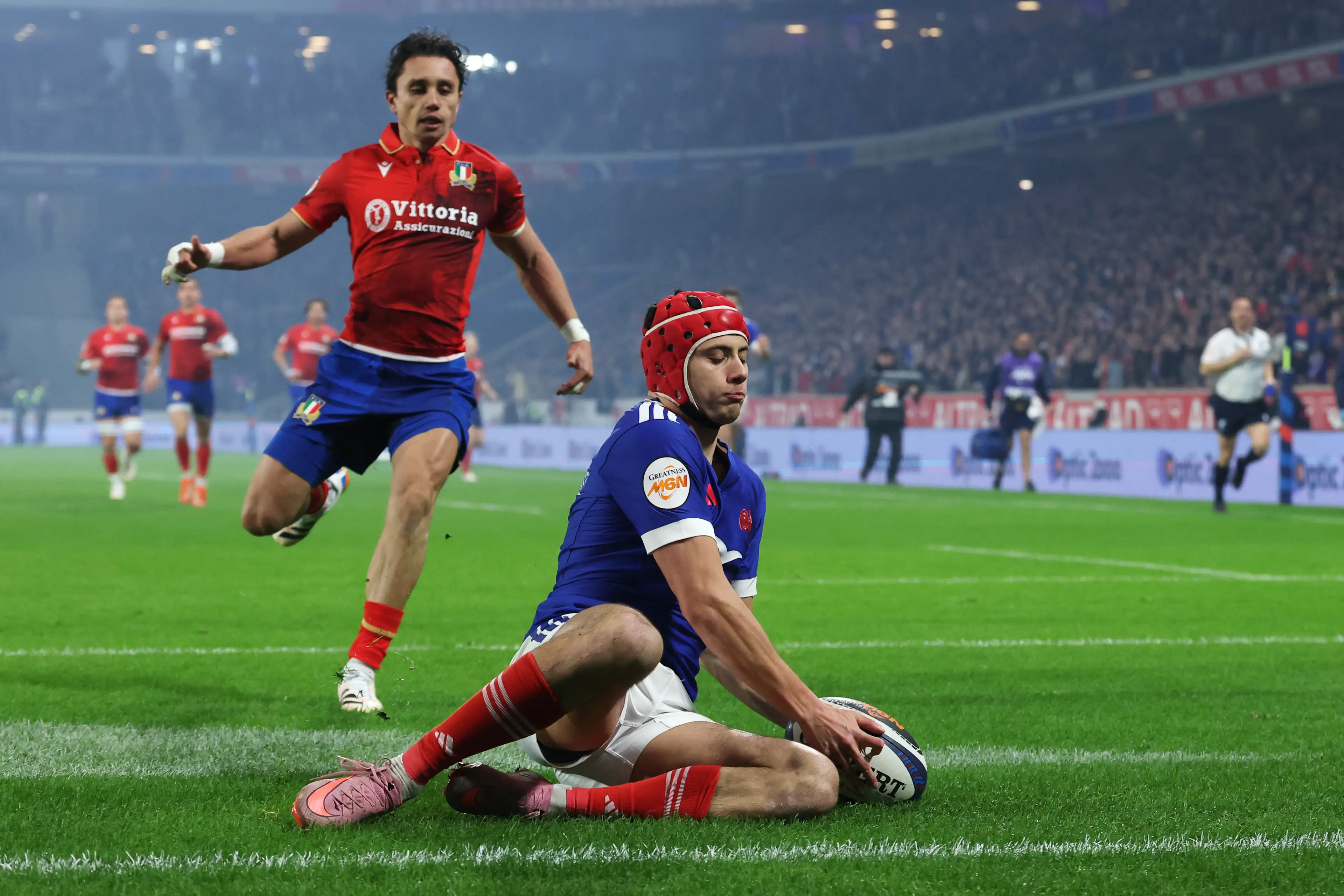 Louis Bielle-Biarrey of France scores his team's first try during the Guinness Six Nations 2026 match between France and Italy (Getty Images)