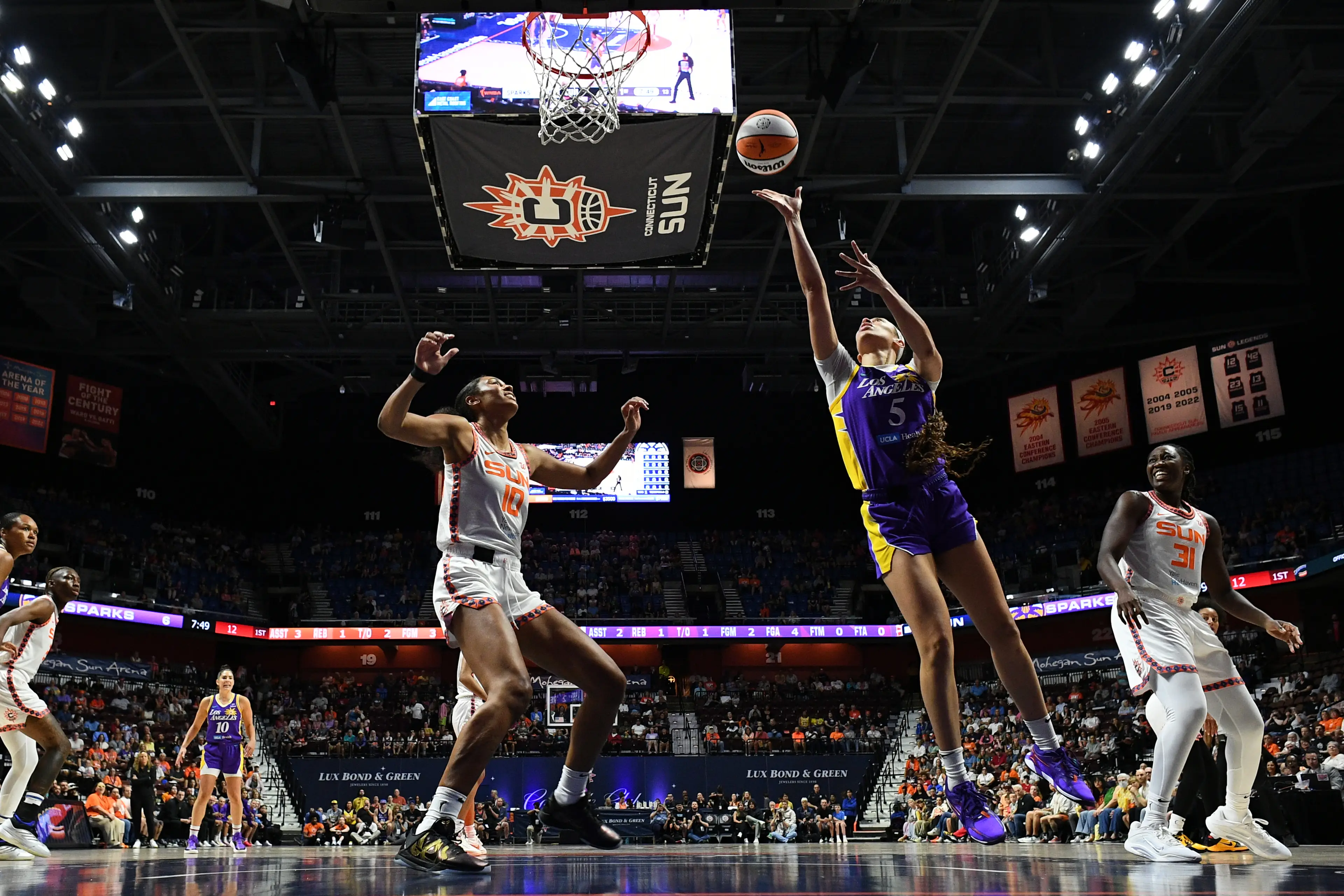 Shaquille O'Neal has suggested the WNBA lower the rims for more excitement. Image: Getty 