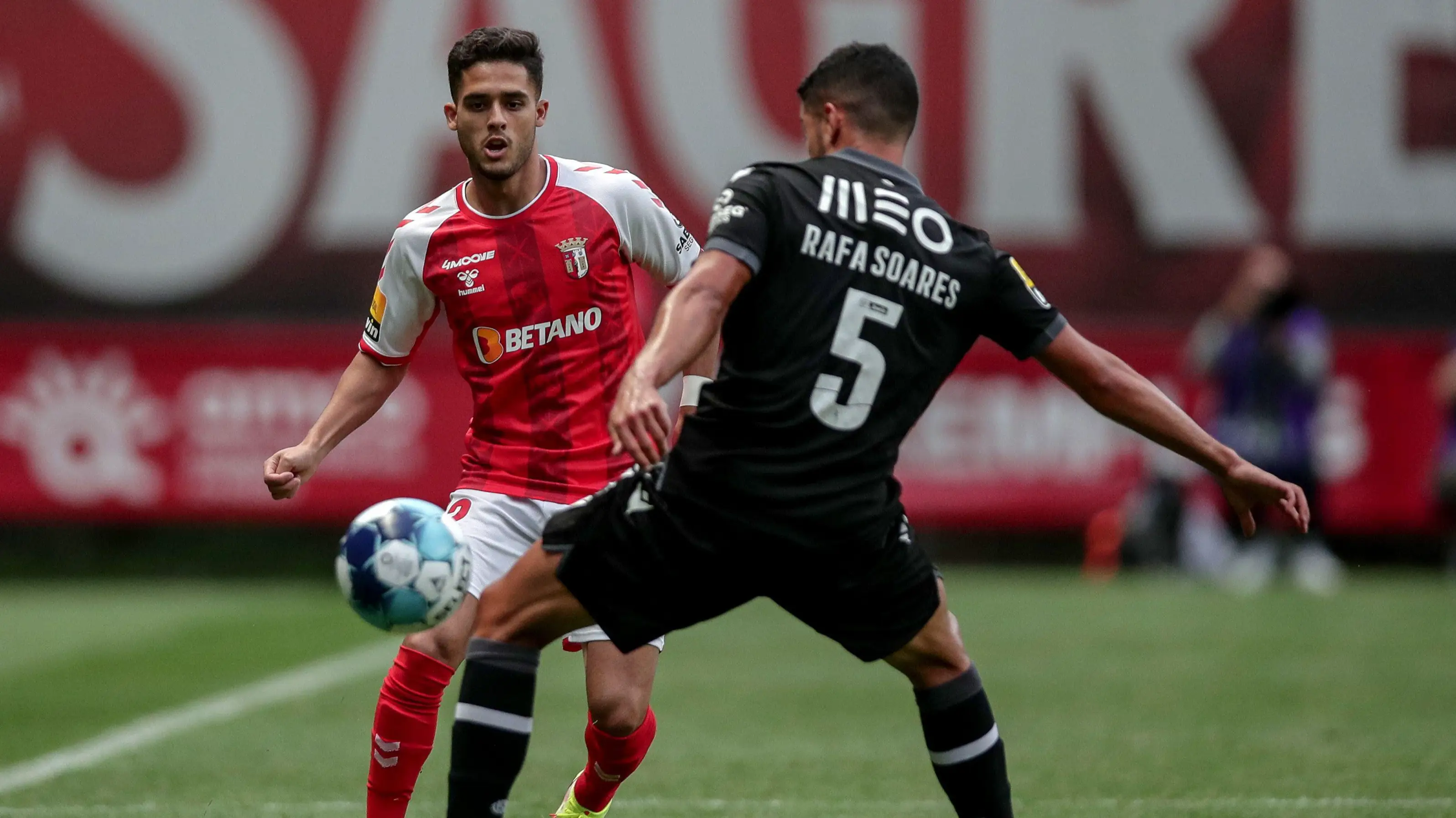 La Liga Side 'Closing In' On Manchester City Right-Back