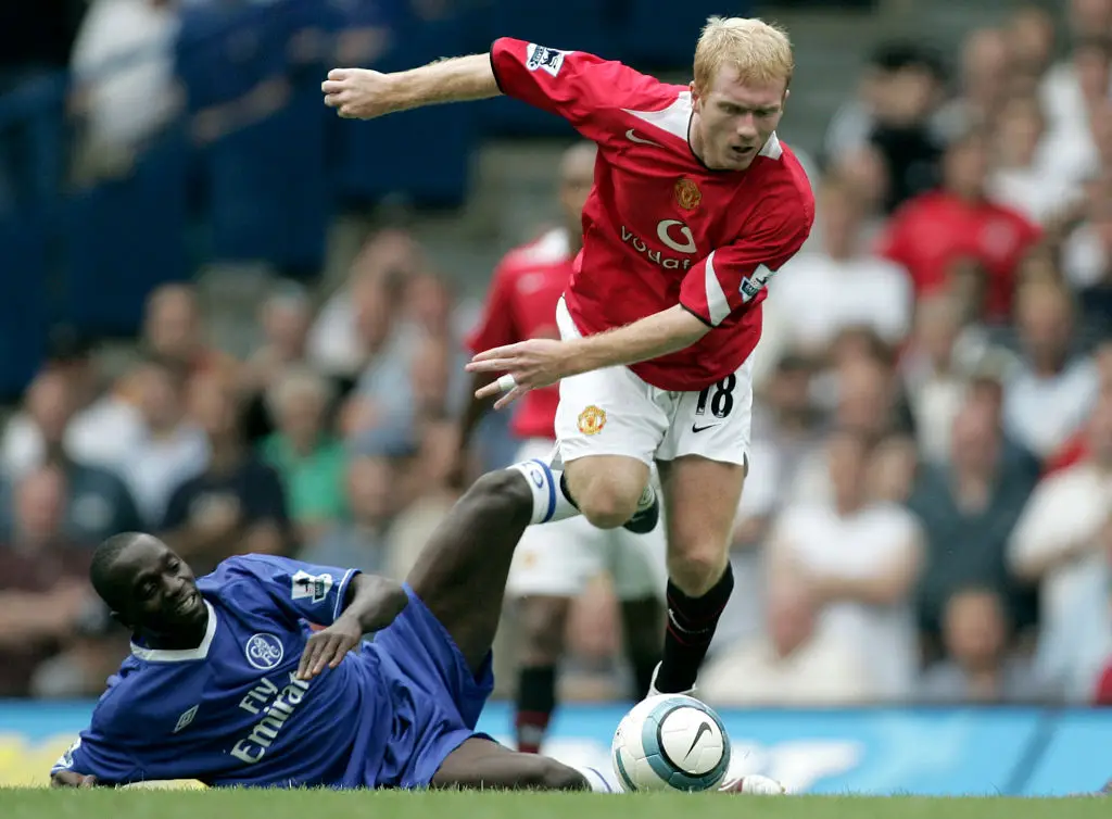 Claude Makelele challenges Paul Scholes (Credit:Getty)