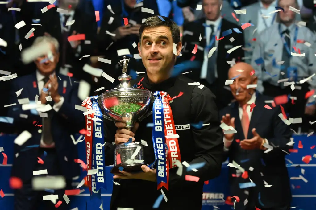 Ronnie O'Sullivan with the World Snooker Championship in 2022 (Credit:Getty)