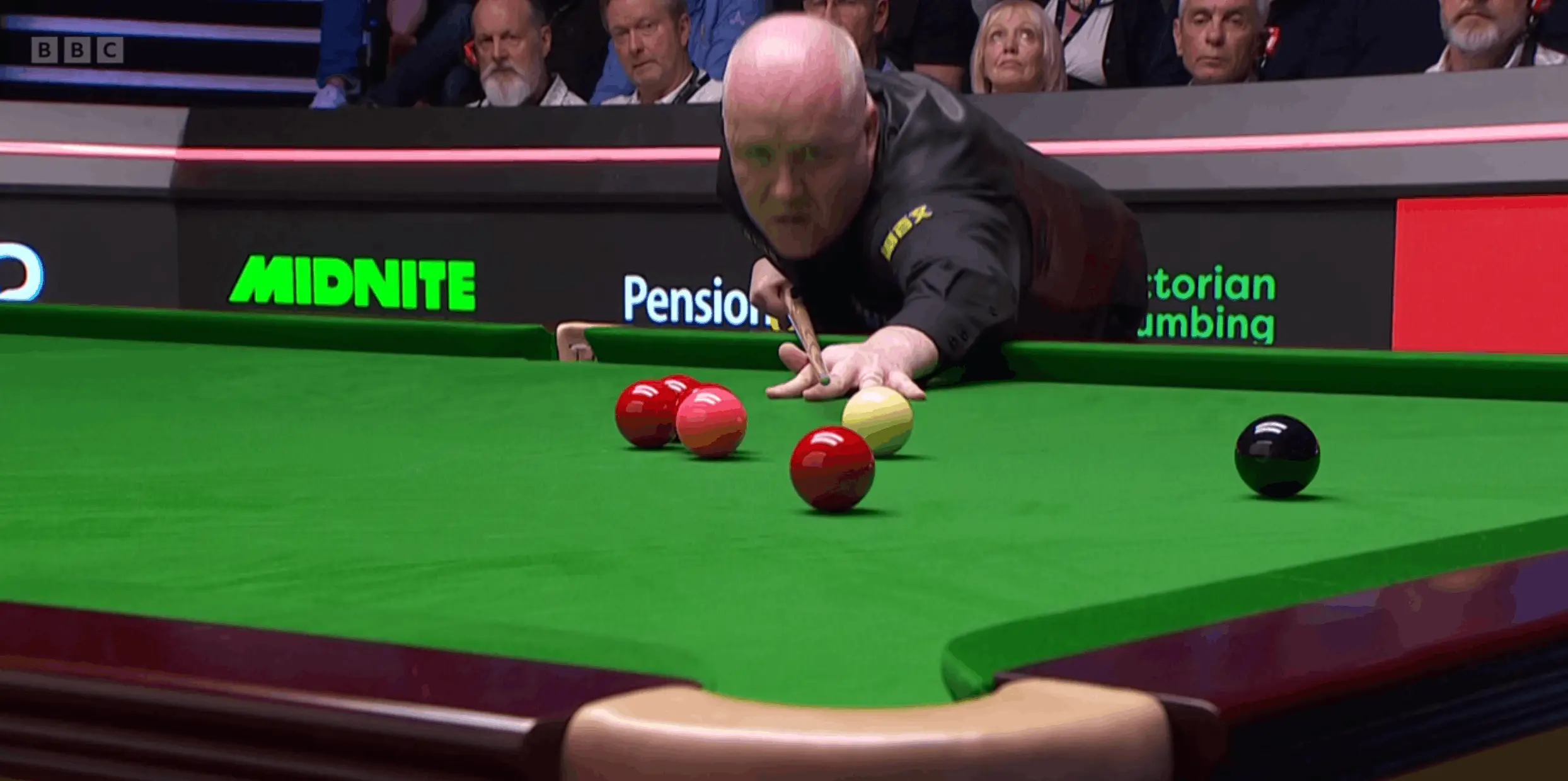 Higgins suffered a kick during the final frame of his win over O'Sullivan (Image: Getty)