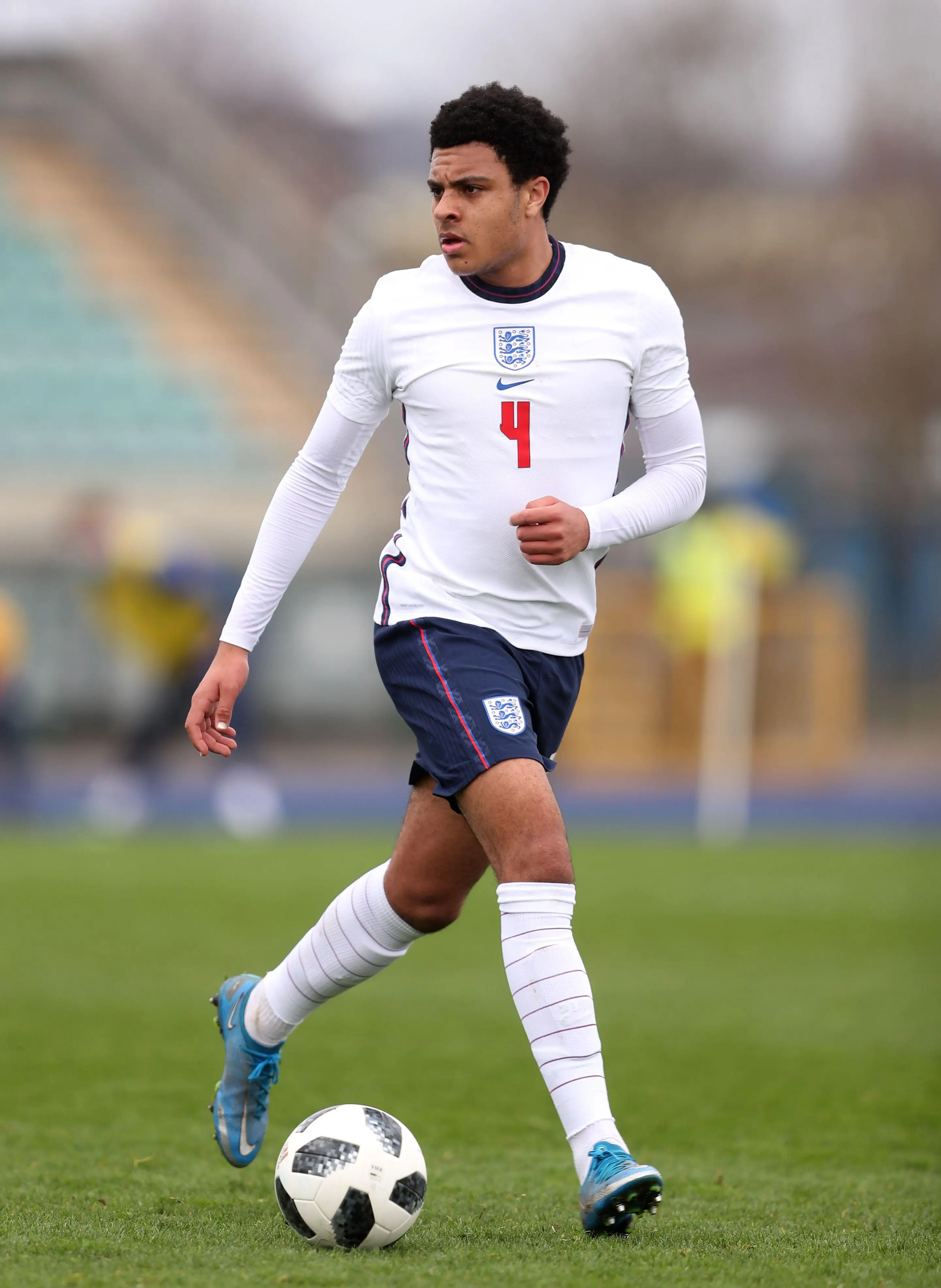 Burnley are close to sealing a permanent move for Egan-Riley (Image: PA Images / Alamy)
