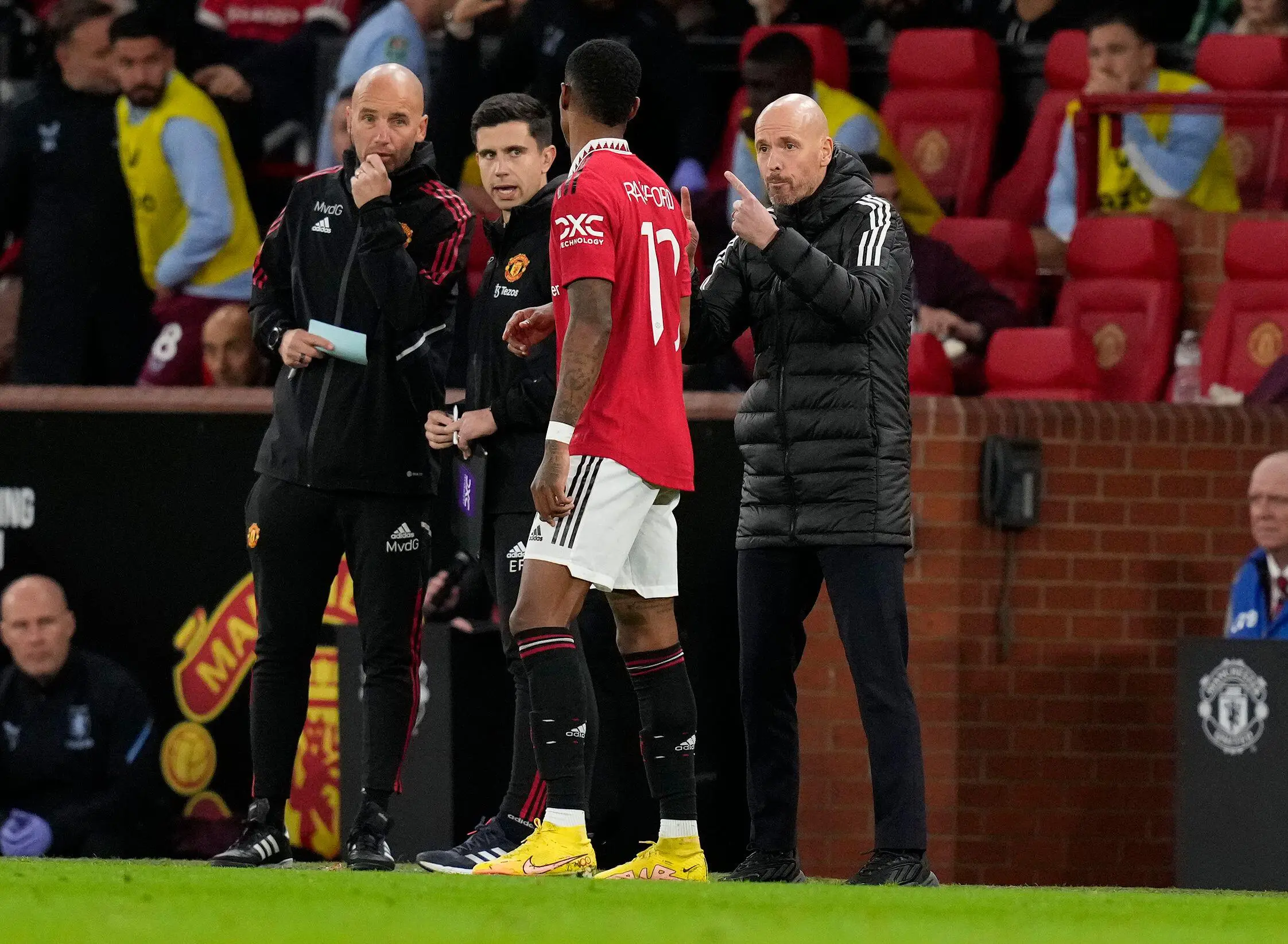 Rashford in discussion with manager Erik ten Hag. (Image