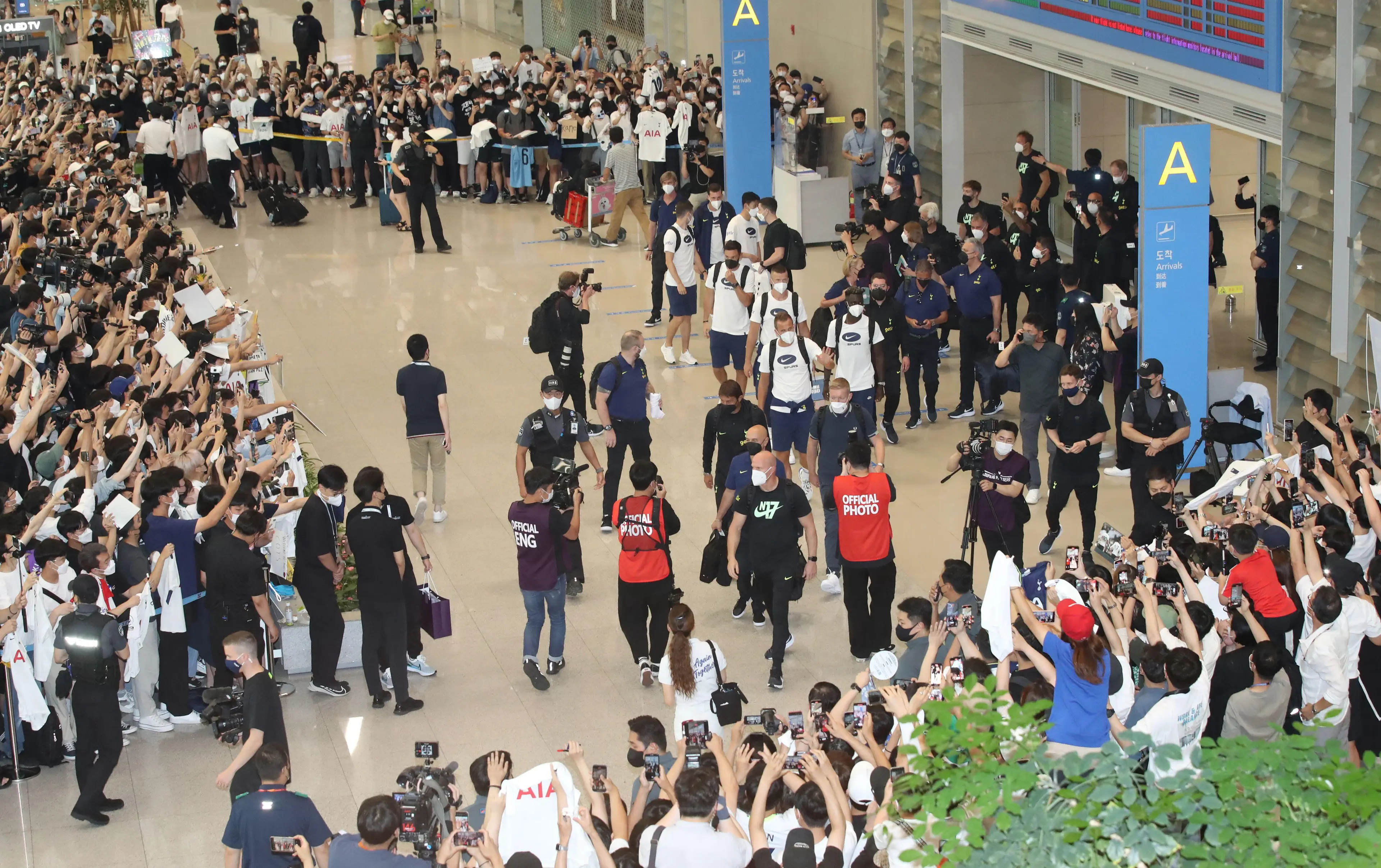 A huge crowd gathered for Spurs arrival. Image: Alamy