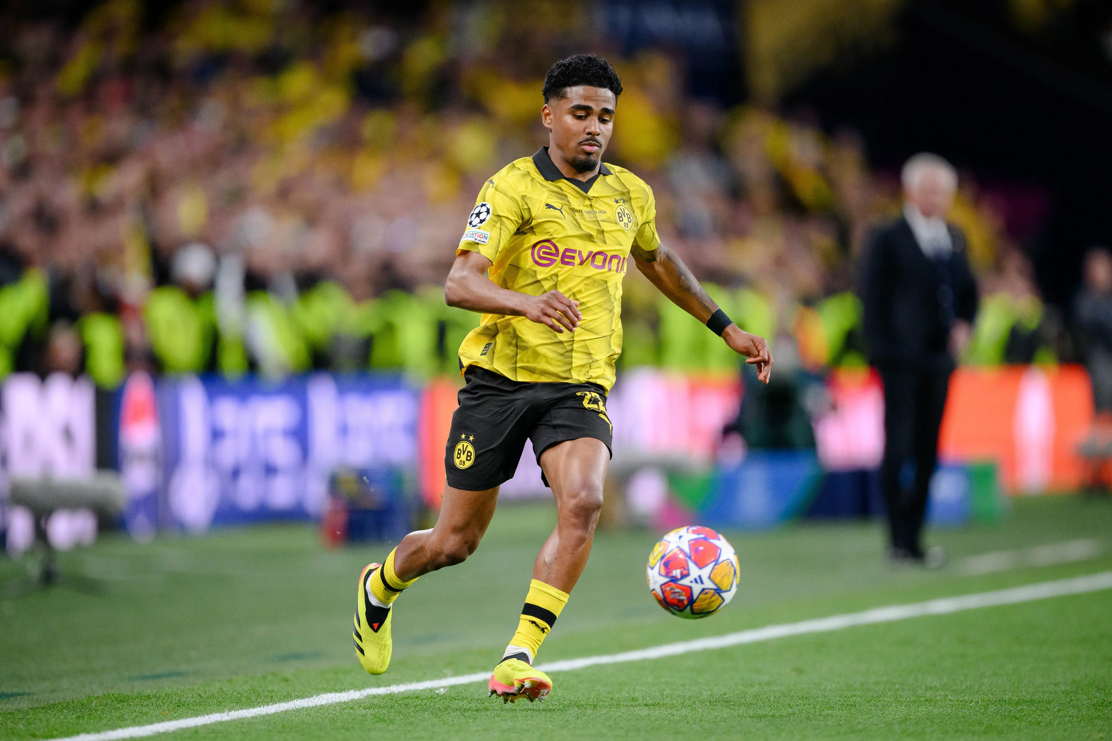 Ian Maatsen in action for Borussia Dortmund. Image: Getty