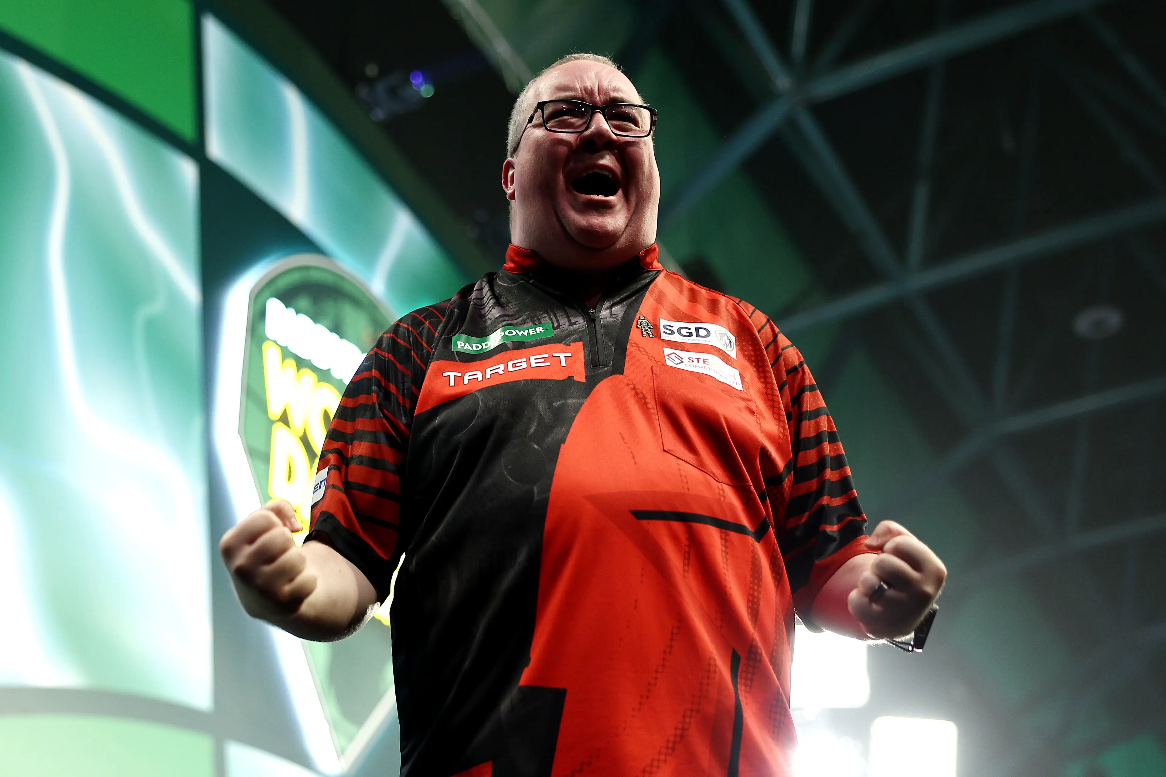Stephen Bunting celebrates winning a set against James Hurrell. Image: Getty 